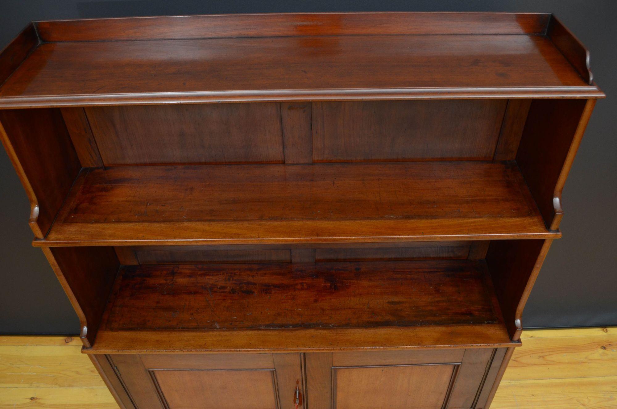 William iv Waterfall Bookcase in Mahogany In Good Condition For Sale In Whaley Bridge, GB
