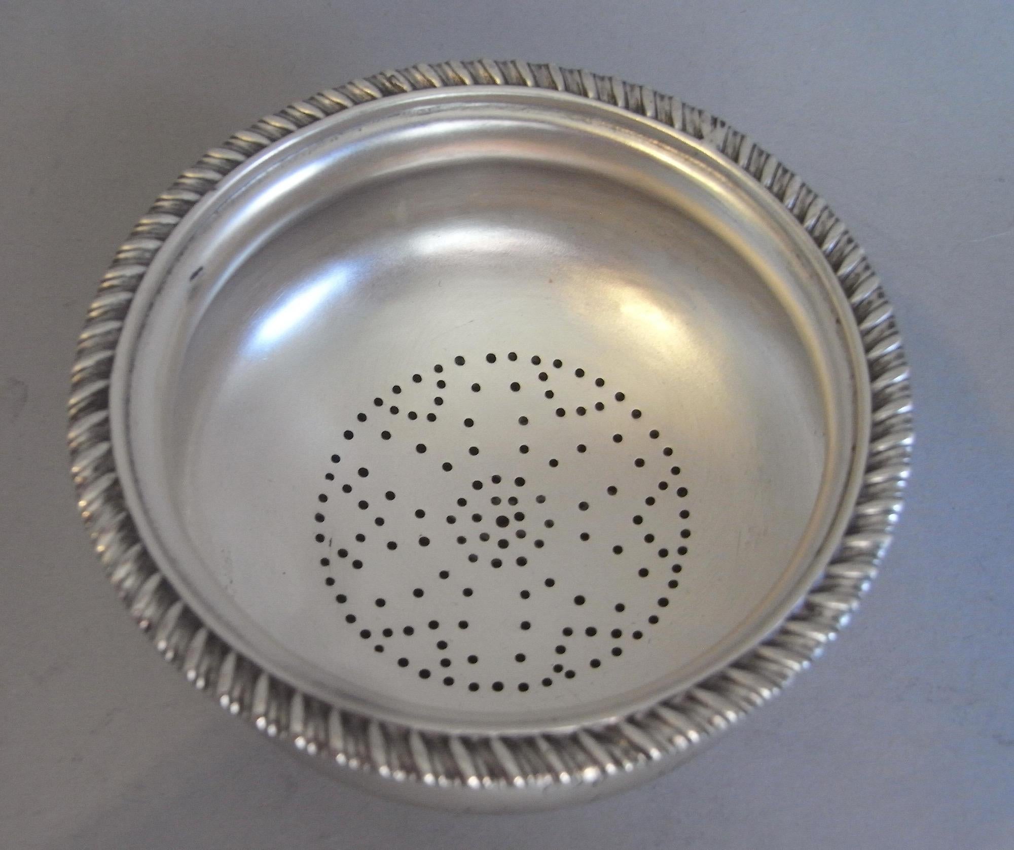 English William IV Wine Funnel Made in Exeter by Isaac Parkin, 1833 For Sale