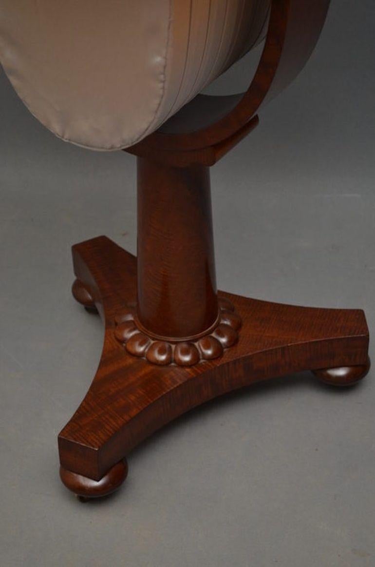 19th Century William IV Work Table in Mahogany For Sale