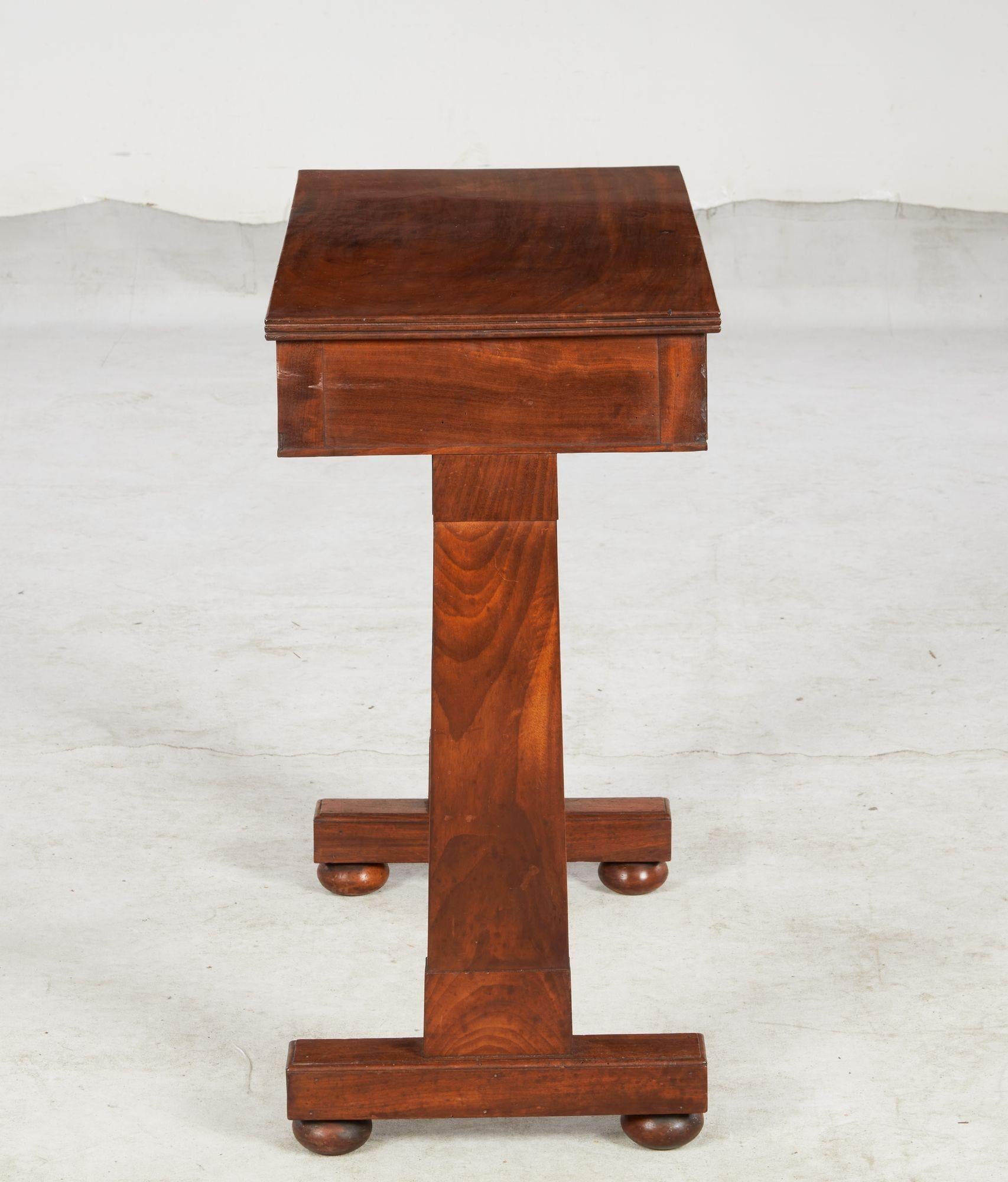 Milieu du XIXe siècle Table à écrire William IV en vente