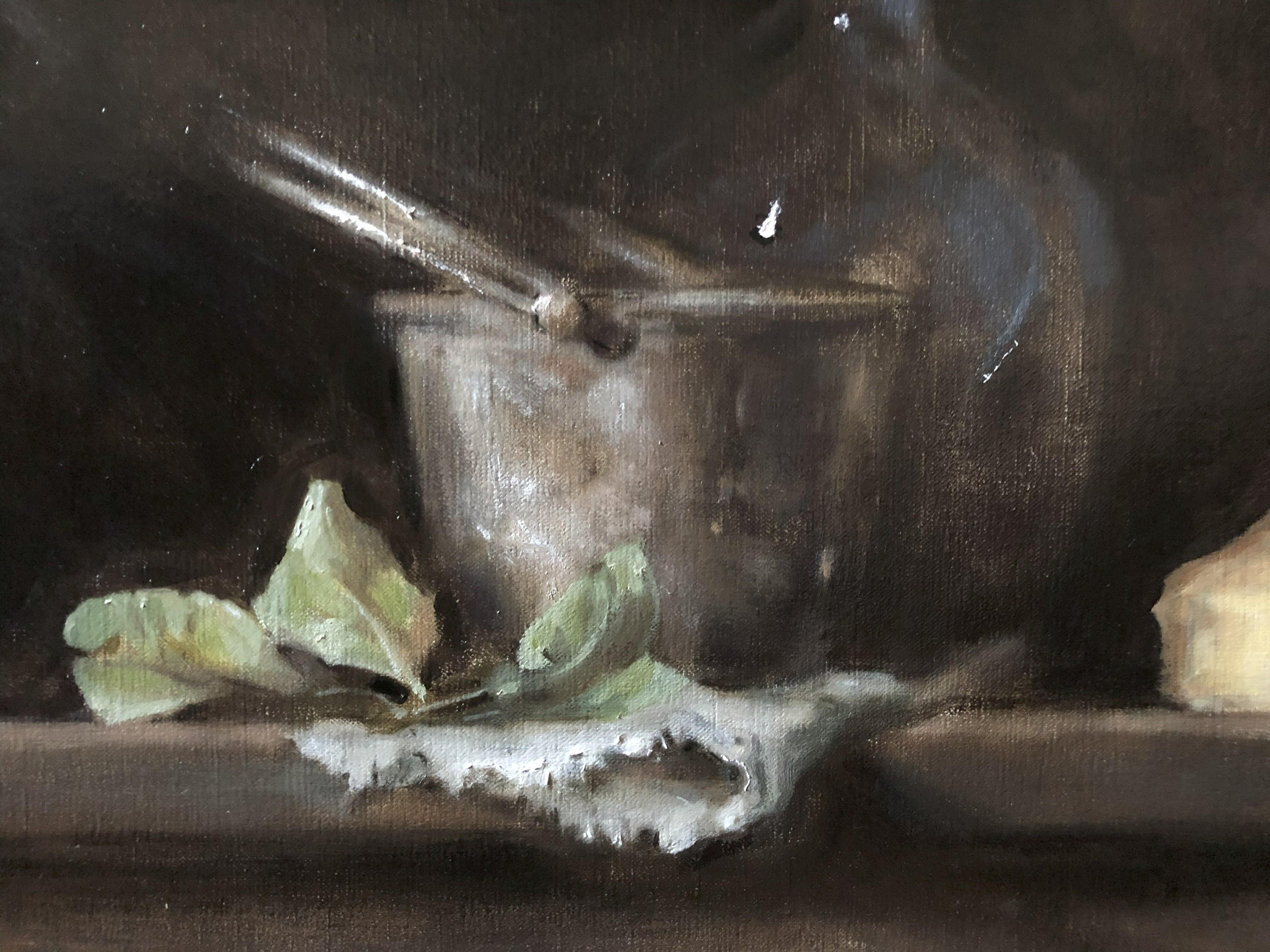 Ölgemaltes Stillleben in natürlichem Licht mit dunklem Hintergrund. Metallschüssel und Lebensmittel (Schwarz), Still-Life Painting, von William J Rushton