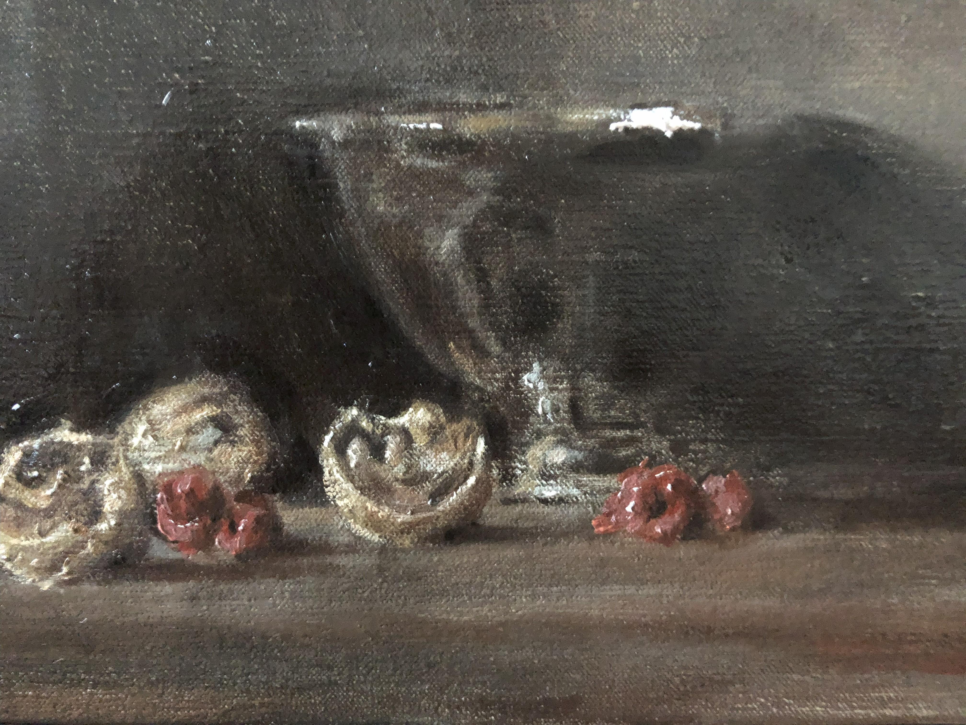 Ölgemaltes Stilleben mit Holzschüssel, Beeren und Nüssen im natürlichen Licht – Painting von William J Rushton