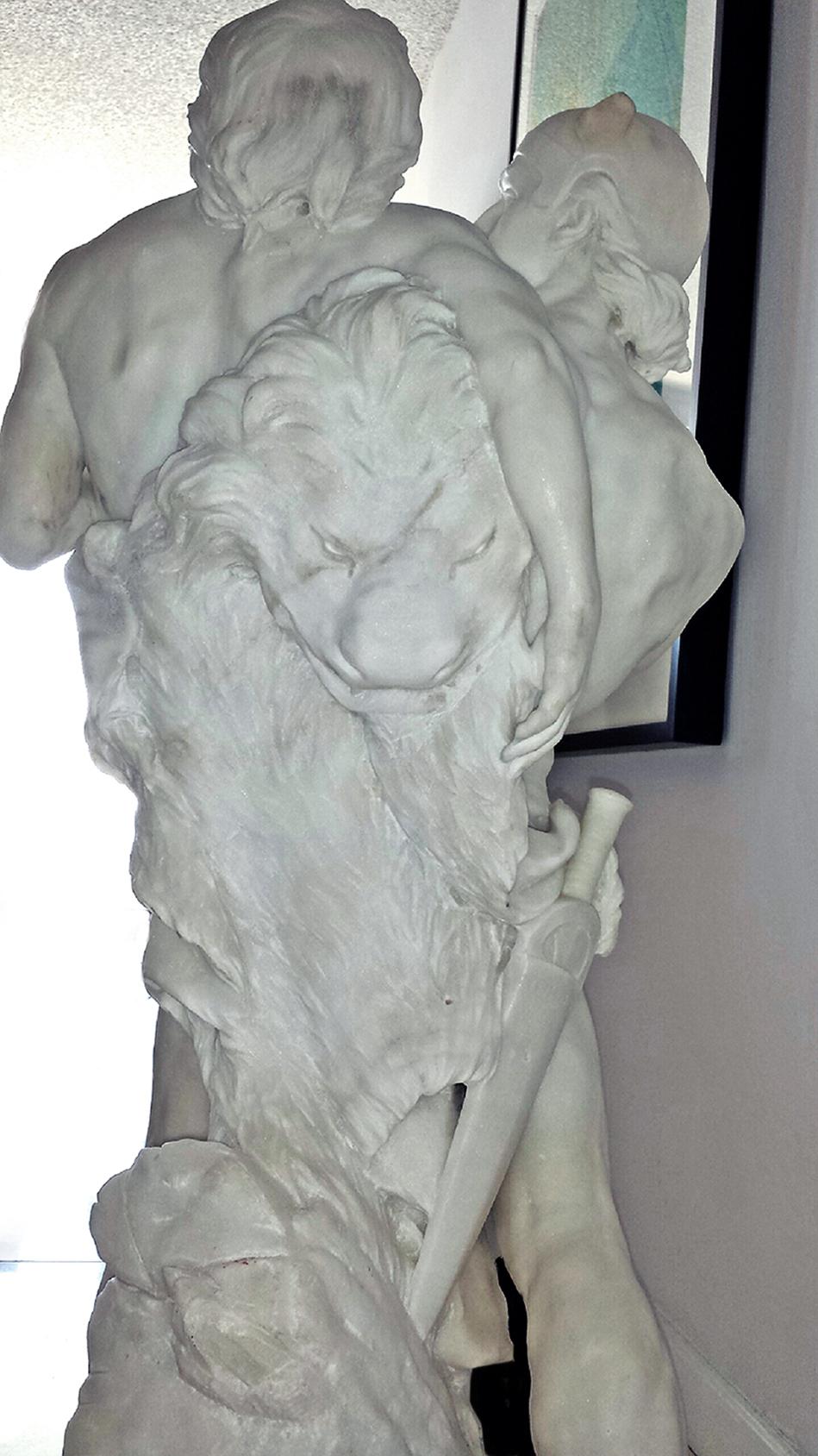 Marmorskulptur aus weißem Carrara-Marmor aus dem 19. Jahrhundert  Nackter Verwundeter Mann  (Grau), Nude Sculpture, von William John Seward Webber