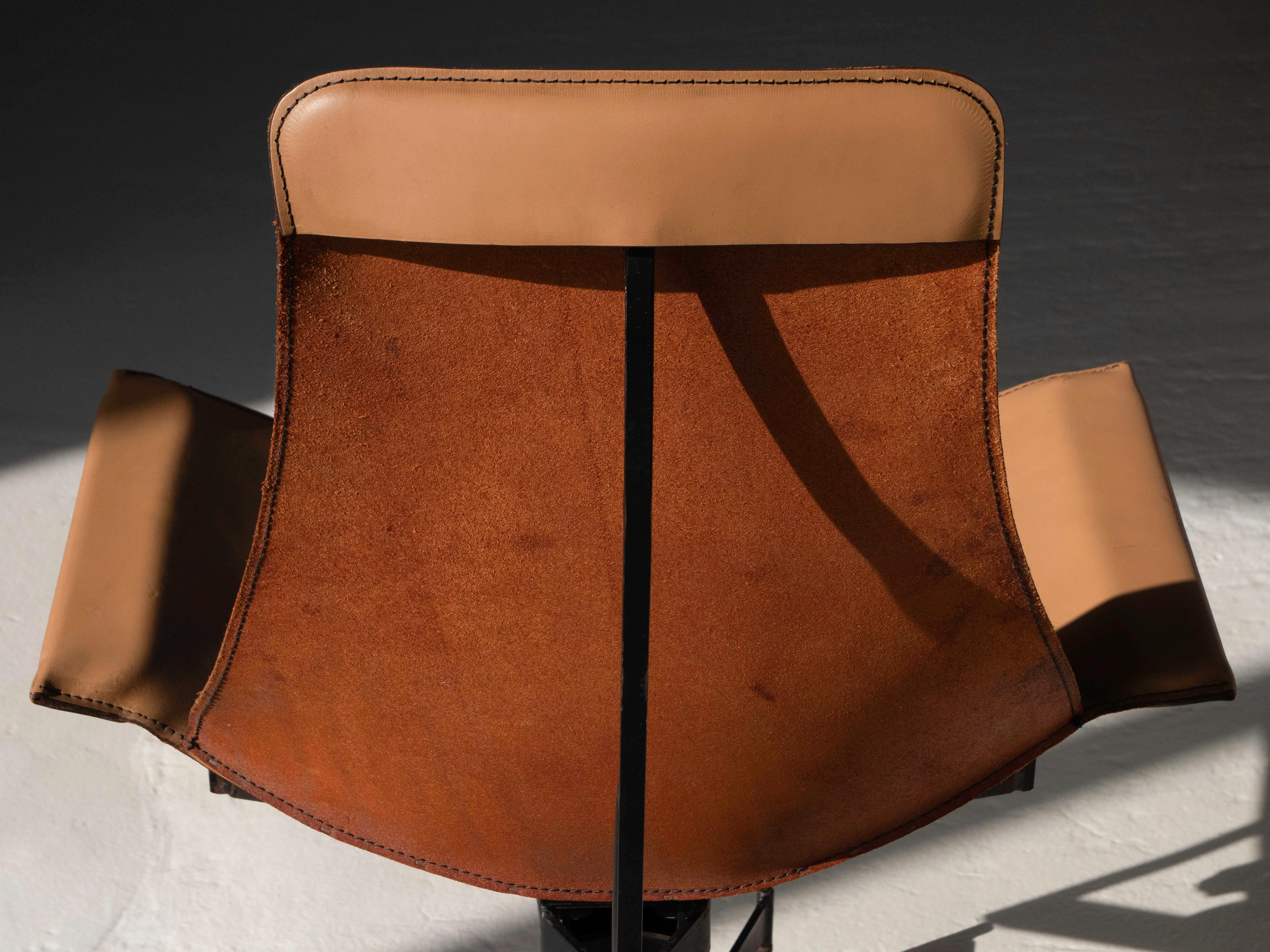 Cuir Chaises de bureau pivotantes William Katavolos en fer et cuir, États-Unis, années 1950 en vente