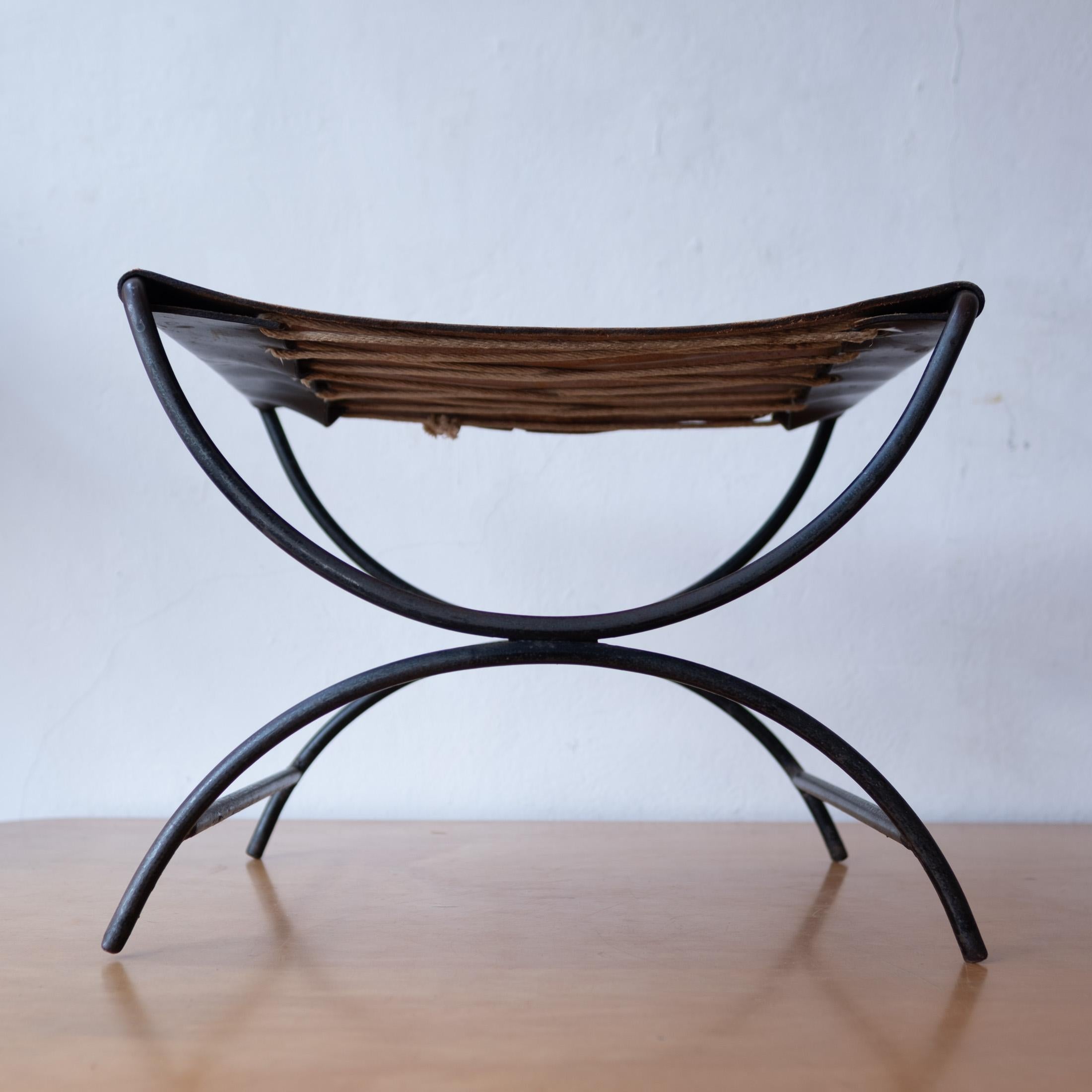 Mid-Century Modern Tabouret ou pouf William Katavolos en cuir et fer pour Leathercrafter des années 1960 en vente
