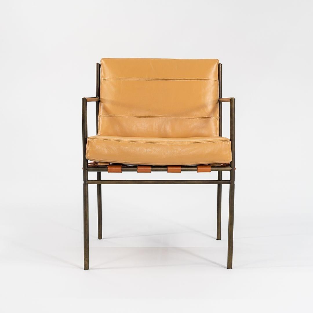 Il s'agit d'un prototype de fauteuil en Billing et cuir Tan, conçu par Bill ou William Katavolos et produit par Gratz Industries en 2009. Cet exemplaire provient de la collection privée de Gratz Industries et constitue un exemple rare et inhabituel