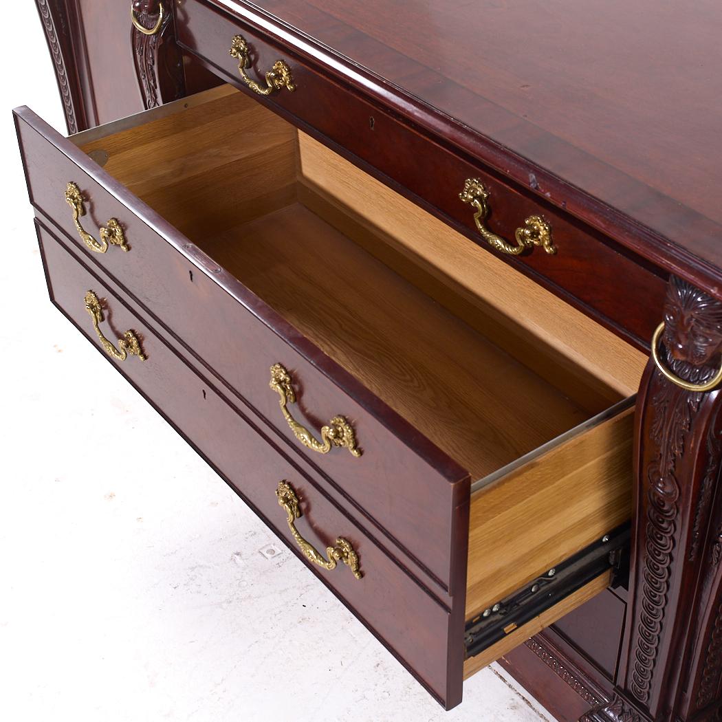 William Kent per Baker Furniture Stately Home Credenza in mogano in vendita 3