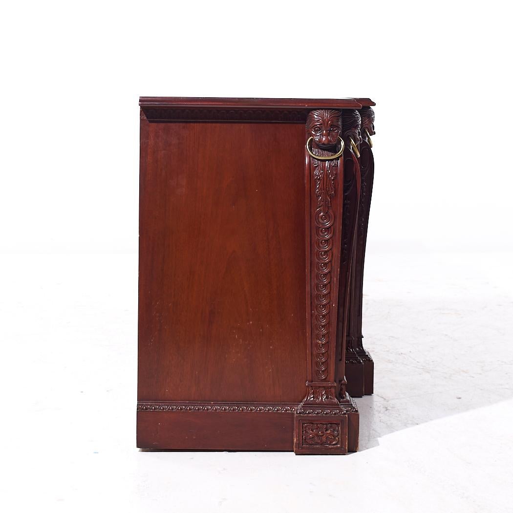 Americano William Kent per Baker Furniture Stately Home Credenza in mogano in vendita