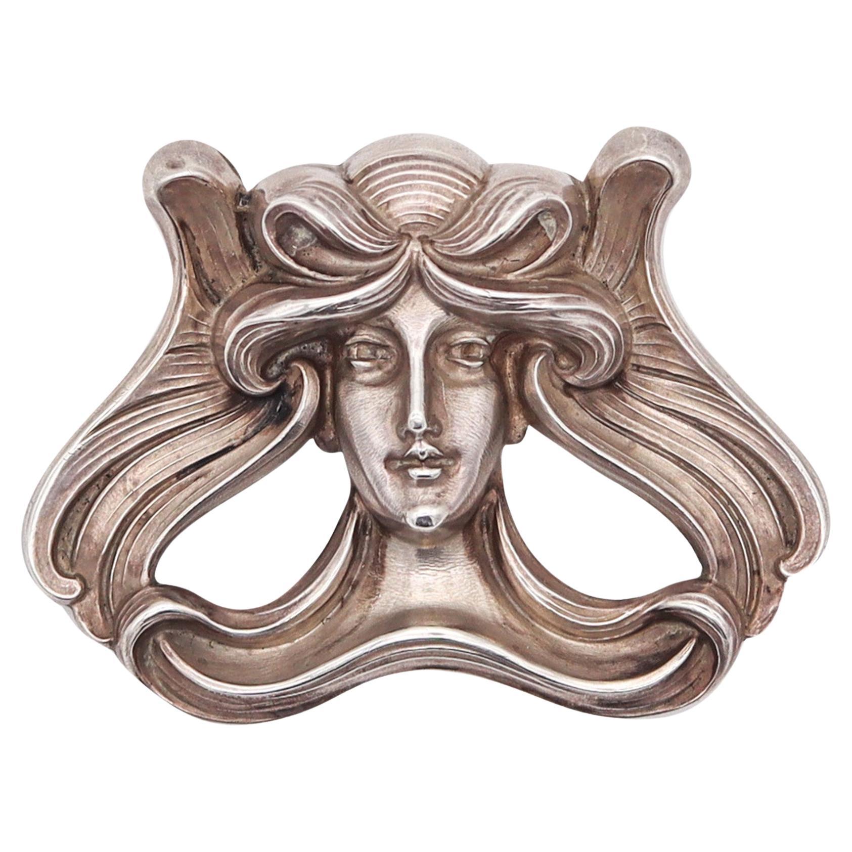 WILLIAM KERR & CO. 1900 Art Nouveau Brooch In Repousse .925 Sterling Silver