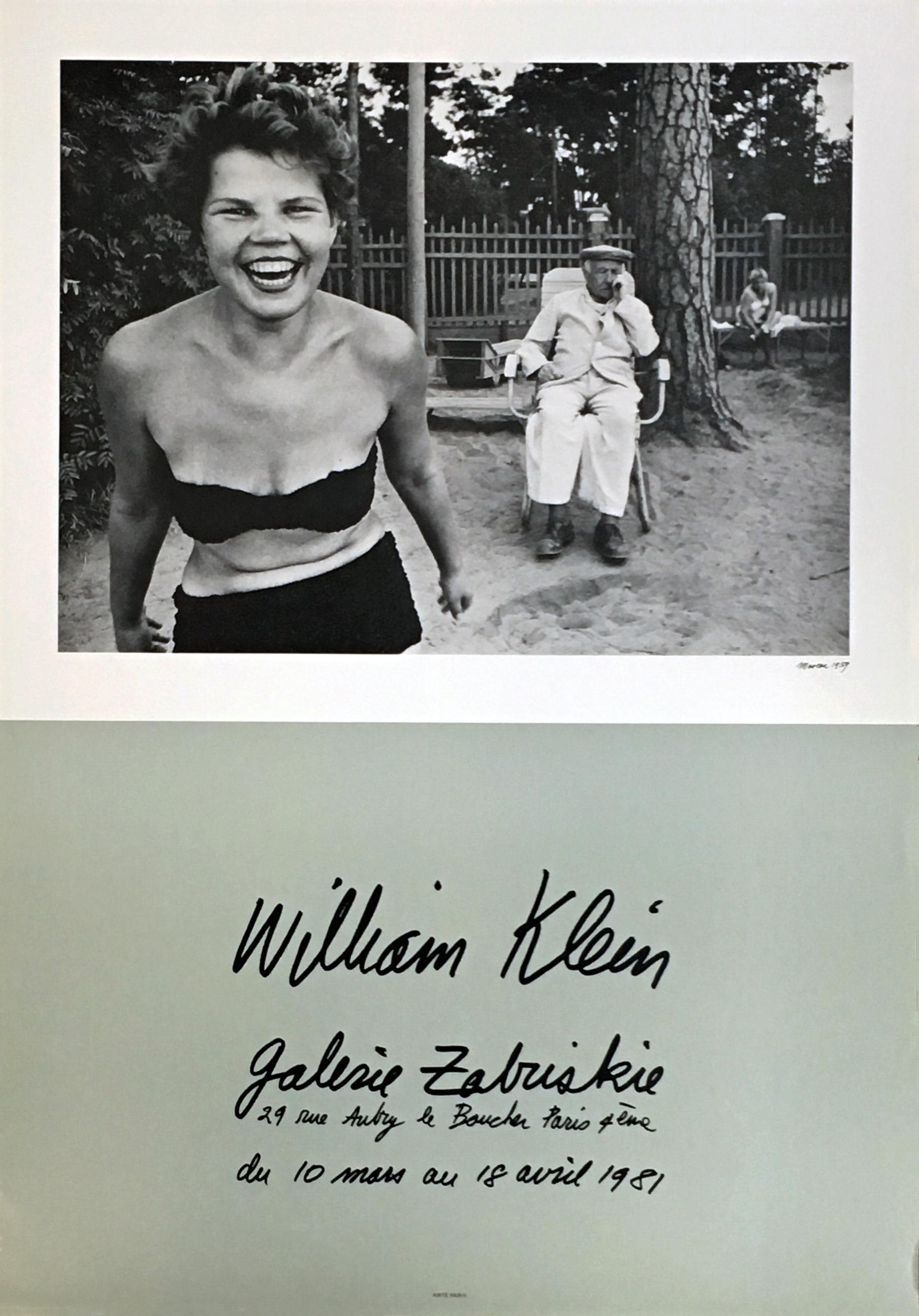 William Klein Bikini, Moskau Ausstellungsplakat: Paris, 1981:

Hochdekoratives, seltenes Vintage William Klein Bikini, Moskau Ausstellungsplakat, das durch Kleins famoses Foto von 1959 definiert ist. Gedruckt auf feinem, schwerem Papier;