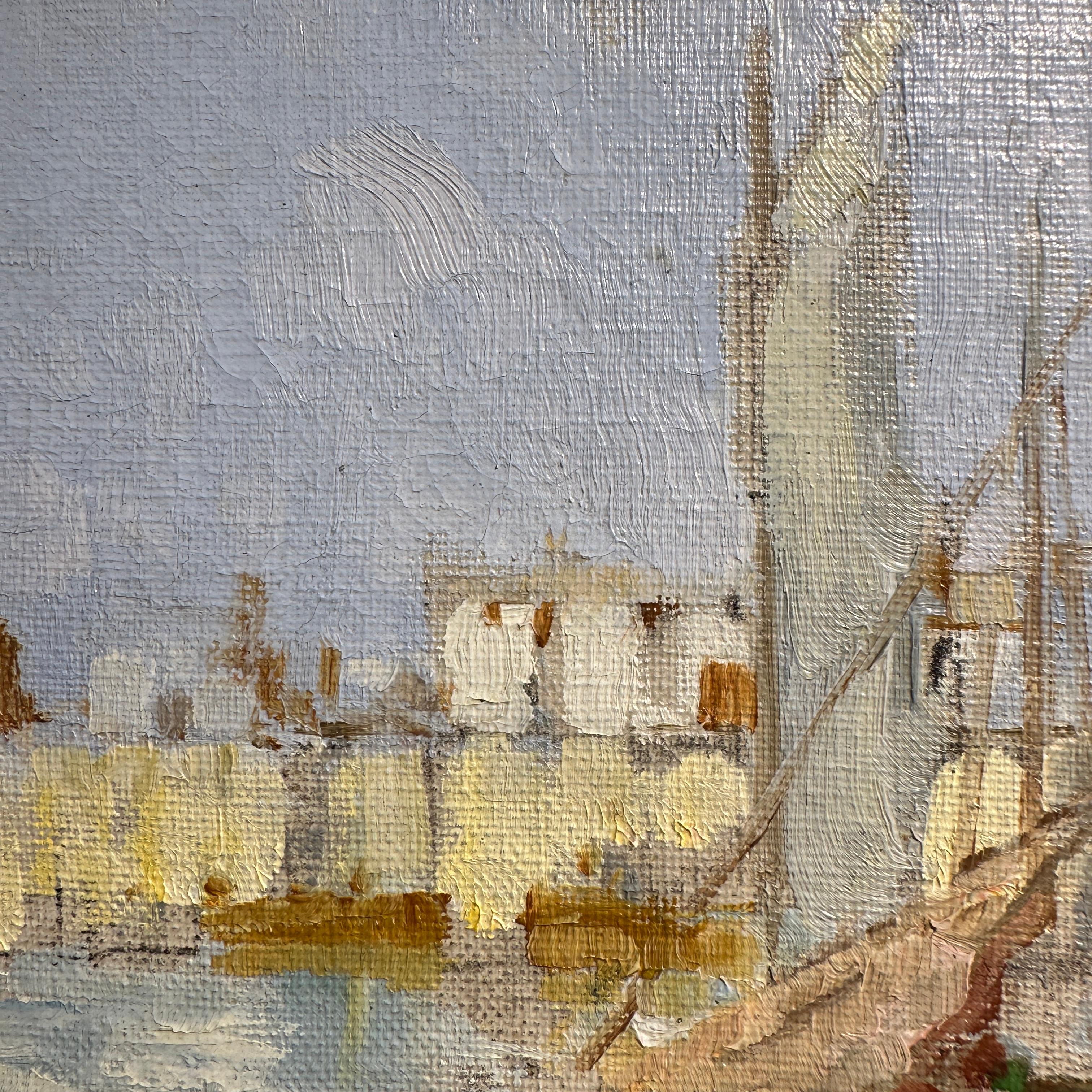 Boote im Hafen Küstenszene mit Segelbooten, blauem Wasser, Figuren, roten Segeln im Angebot 6