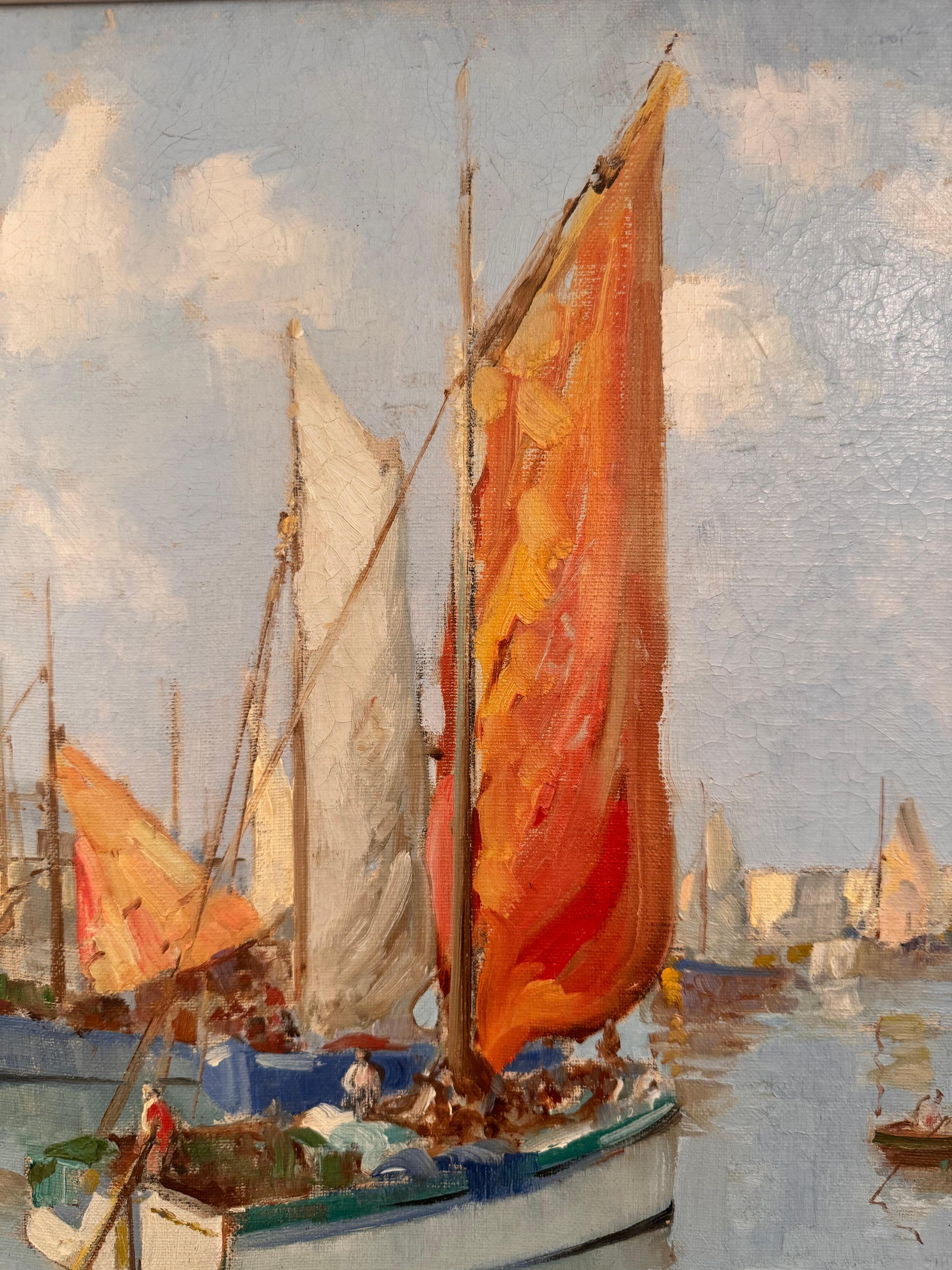 Cette peinture impressionniste évocatrice dépeint une scène portuaire animée, avec des bateaux de pêche ou des voiliers qui flottent doucement sur des eaux calmes. Des voiles d'un rouge éclatant dominent la composition, se détachant sur une palette