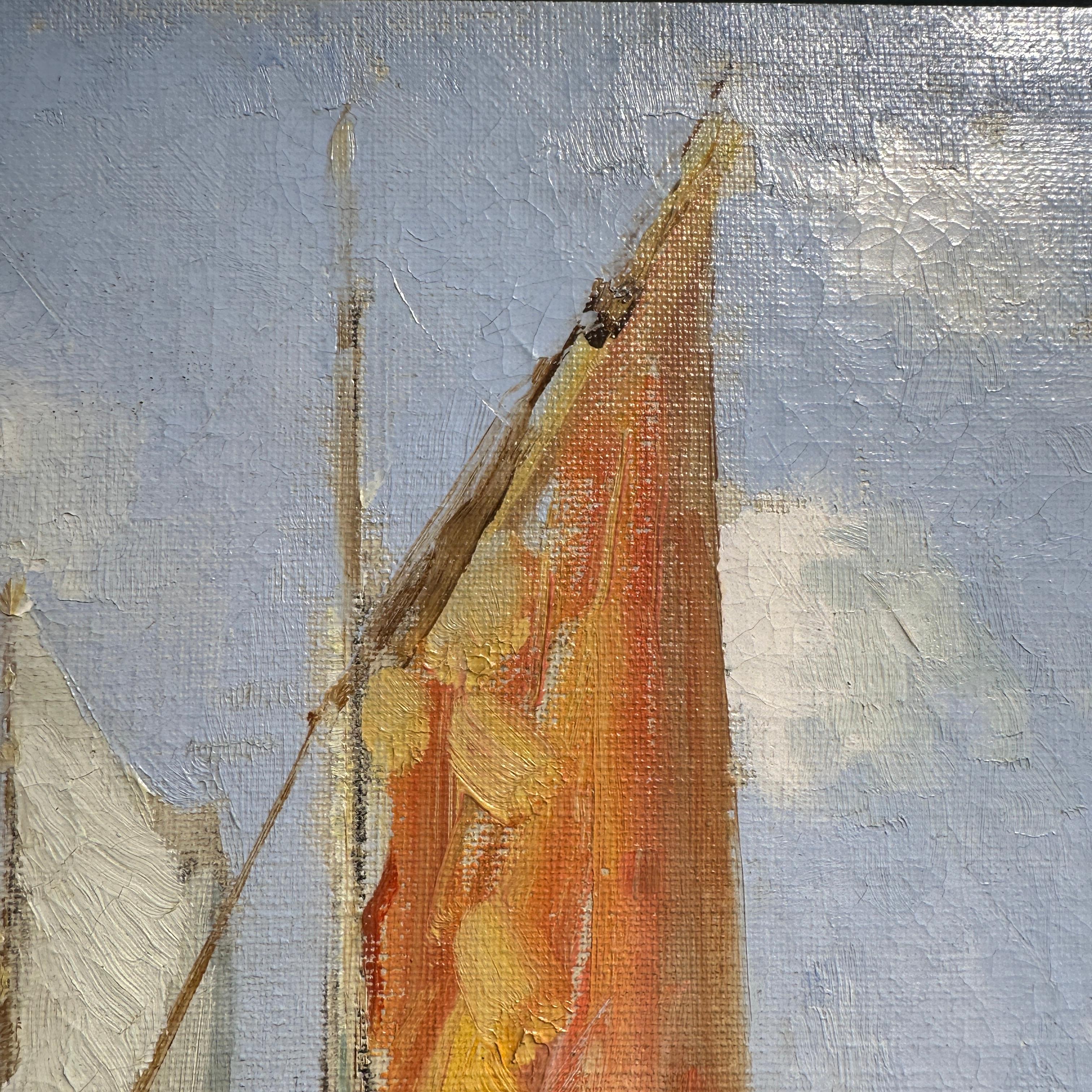 Boote im Hafen Küstenszene mit Segelbooten, blauem Wasser, Figuren, roten Segeln im Angebot 2