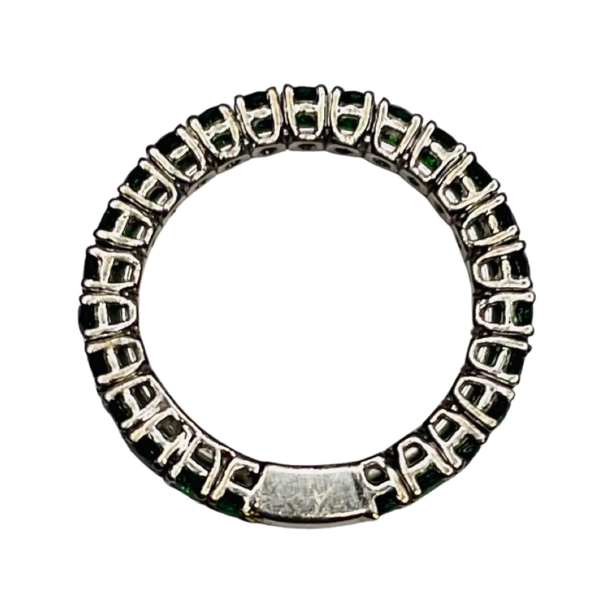 Contemporary William Levine Fine Jewels 18K White Gold Natural Tsavorite Garnet Ring For Sale