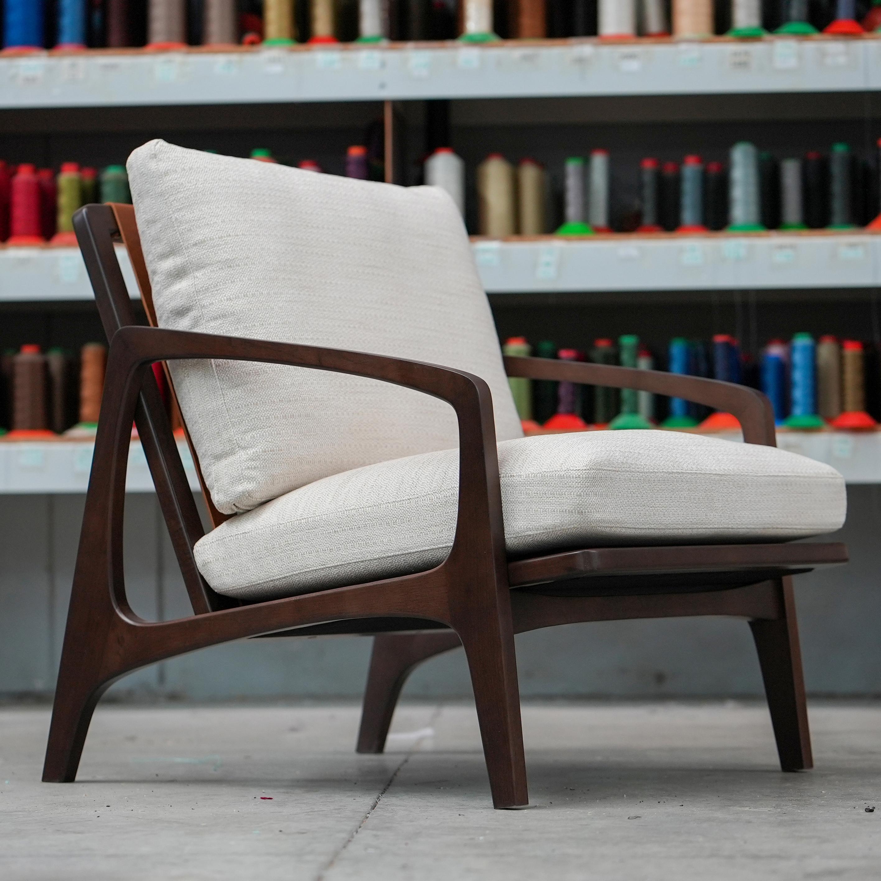William Lounge Chair, Nussbaum im Angebot 2