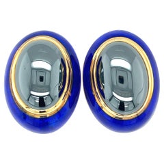 William Lowe Boucles d'oreilles en or jaune 18 carats, émail bleu et hématite