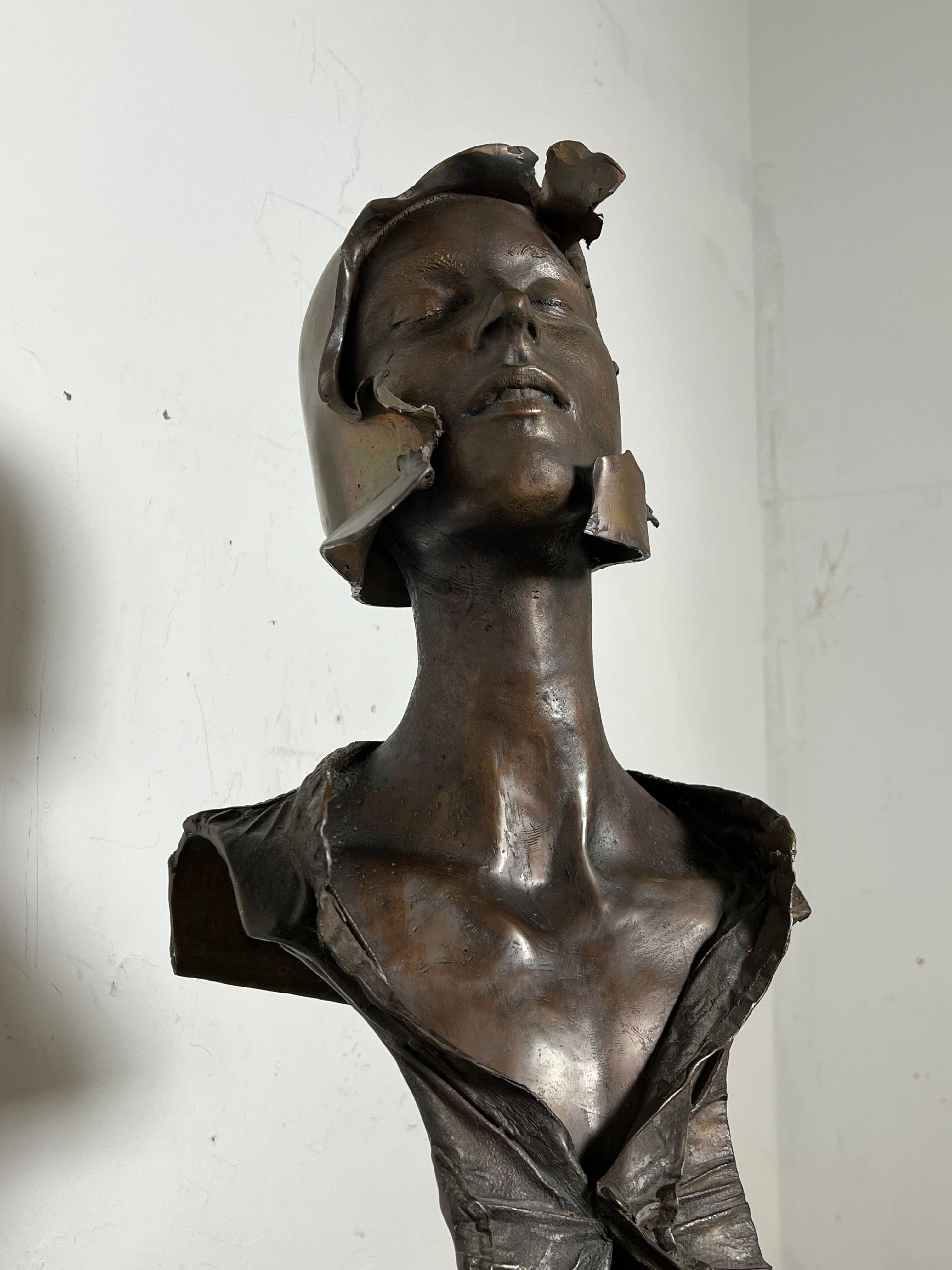 William Ludwig Scultura figurativa in bronzo di un guerriero datata 1987 in vendita 3