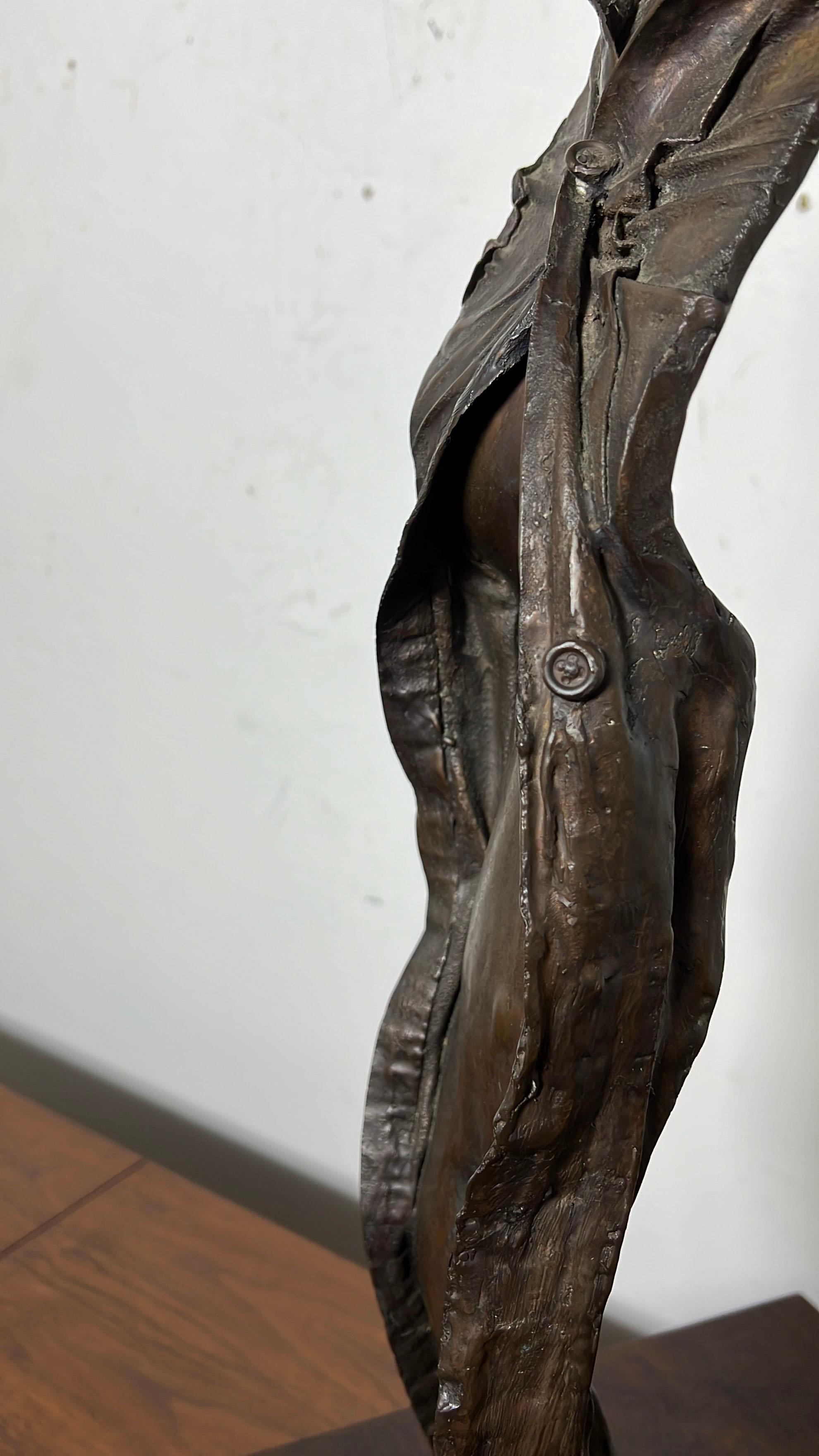 William Ludwig Scultura figurativa in bronzo di un guerriero datata 1987 in vendita 4