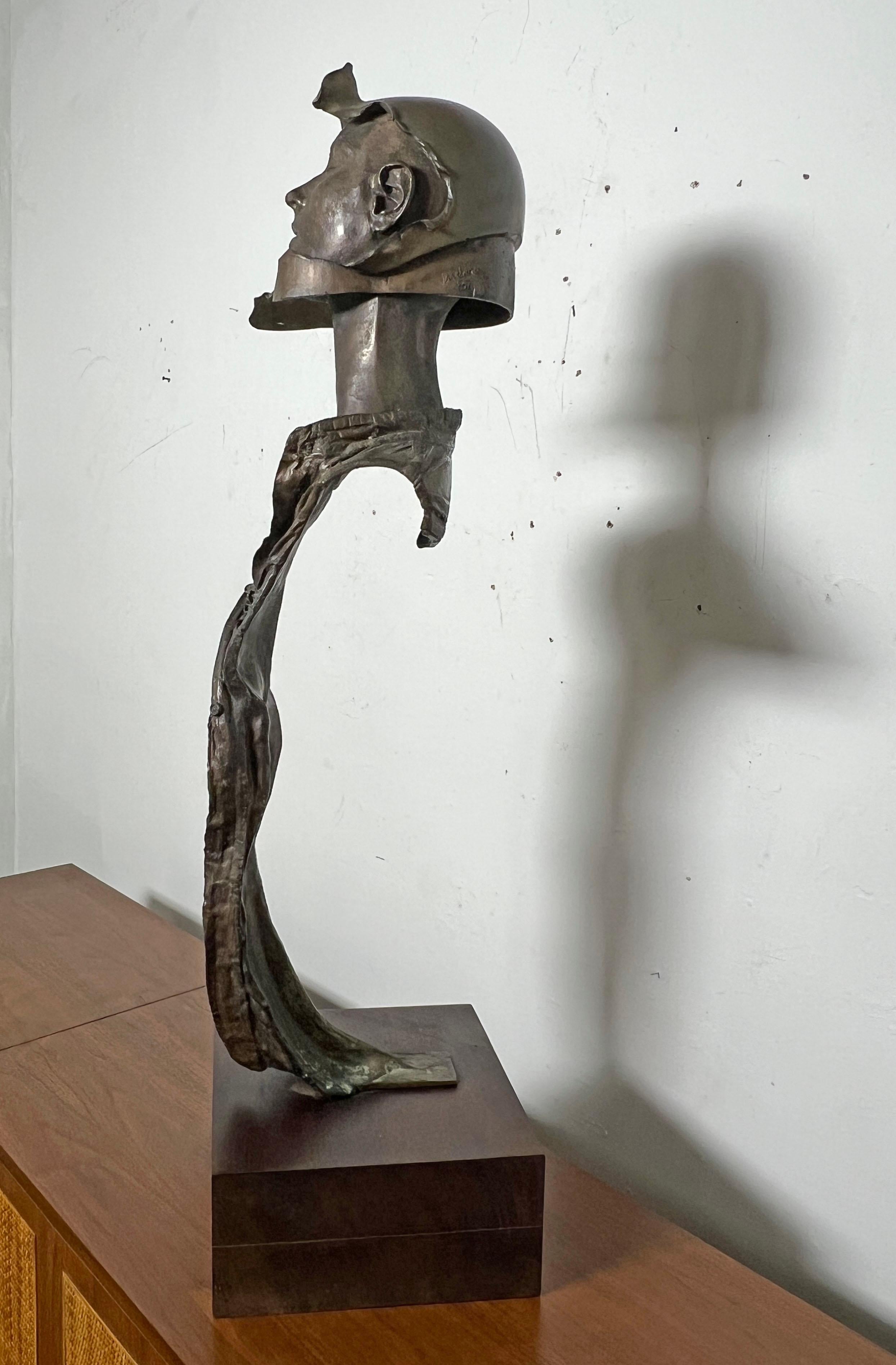 Fine XX secolo William Ludwig Scultura figurativa in bronzo di un guerriero datata 1987 in vendita
