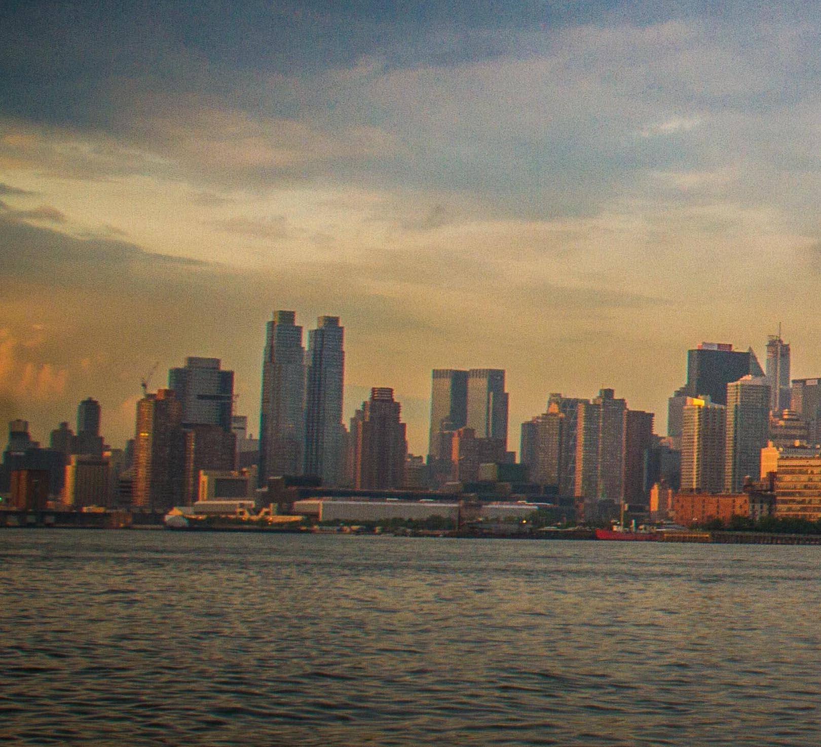 Coucher de soleil à Midtown Manhattan, Photographie originale du paysage urbain - Noir Landscape Photograph par William Mackie