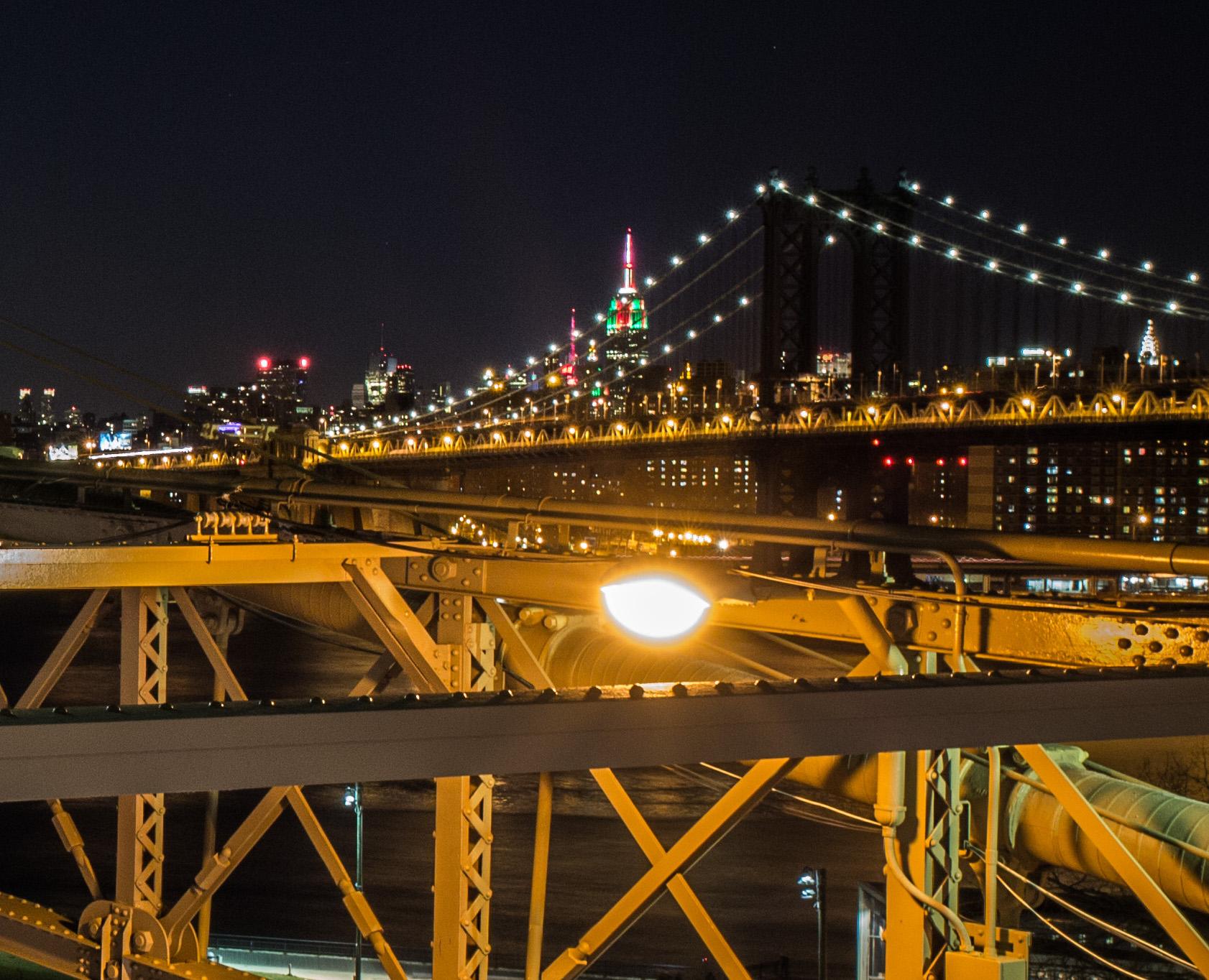 Le pont de Brooklyn, photographie originale d'un paysage urbain - Noir Landscape Photograph par William Mackie