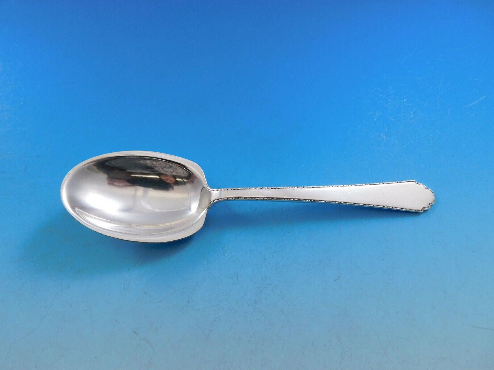 Lunt Silversmiths liegt im schönen Western Massachusetts in der Nähe der Berkshire Mountains und wurde 1882 gegründet, als Anthony Towle und George Lunt eine Partnerschaft eingingen, um feinstes Sterlingsilberbesteck und Geschenke herzustellen.
