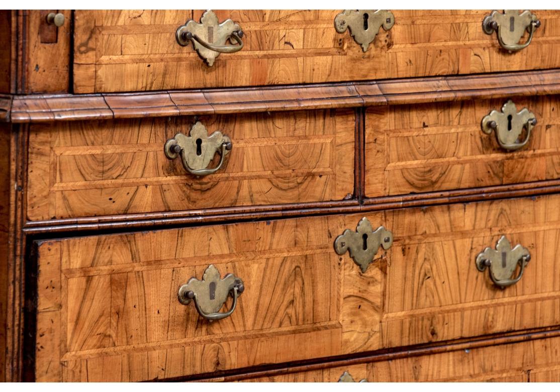 Bureau à façade inclinée en ronce de noyer de William & Mary 1680-1720 en vente 3