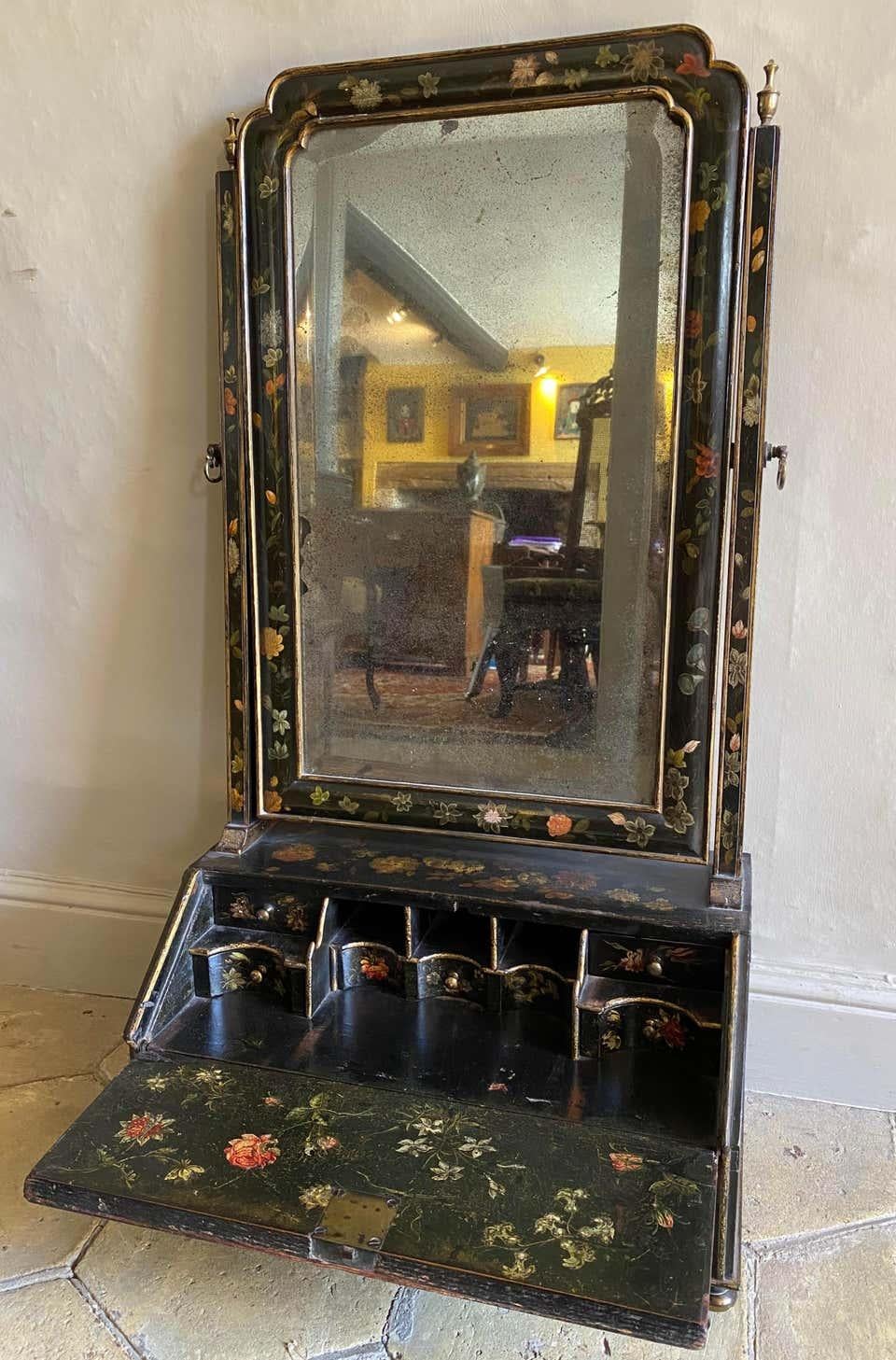 William & Mary Japanned Painted Dressing Table Mirror In Good Condition For Sale In Lymington, GB
