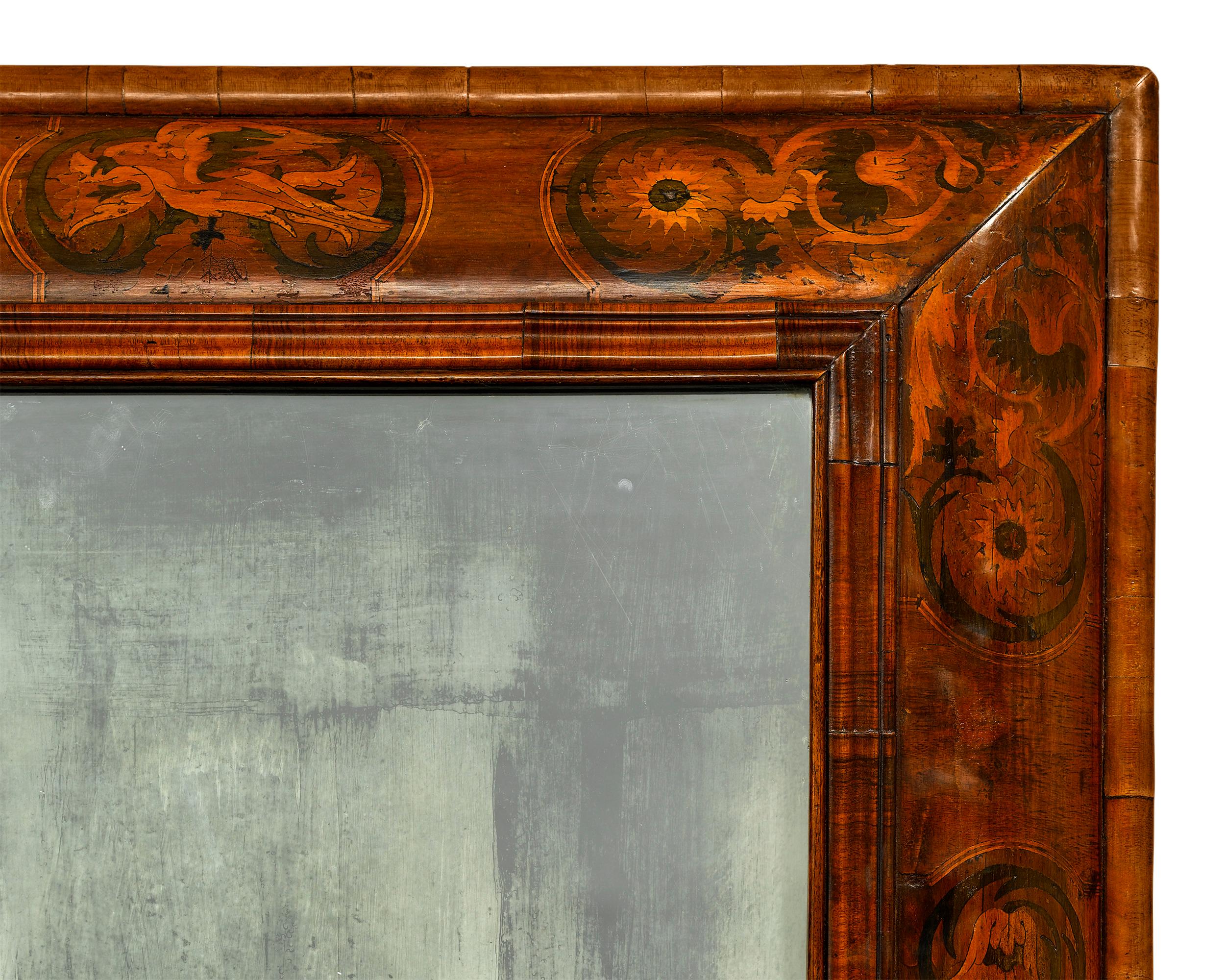 Le verre à miroir était un luxe particulier à la fin du XVIIe siècle, car il était rare et, à l'époque, uniquement produit et exporté d'Italie. Un grand exemplaire comme ce miroir William and Mary, d'une rareté inouïe, aurait appartenu à une famille
