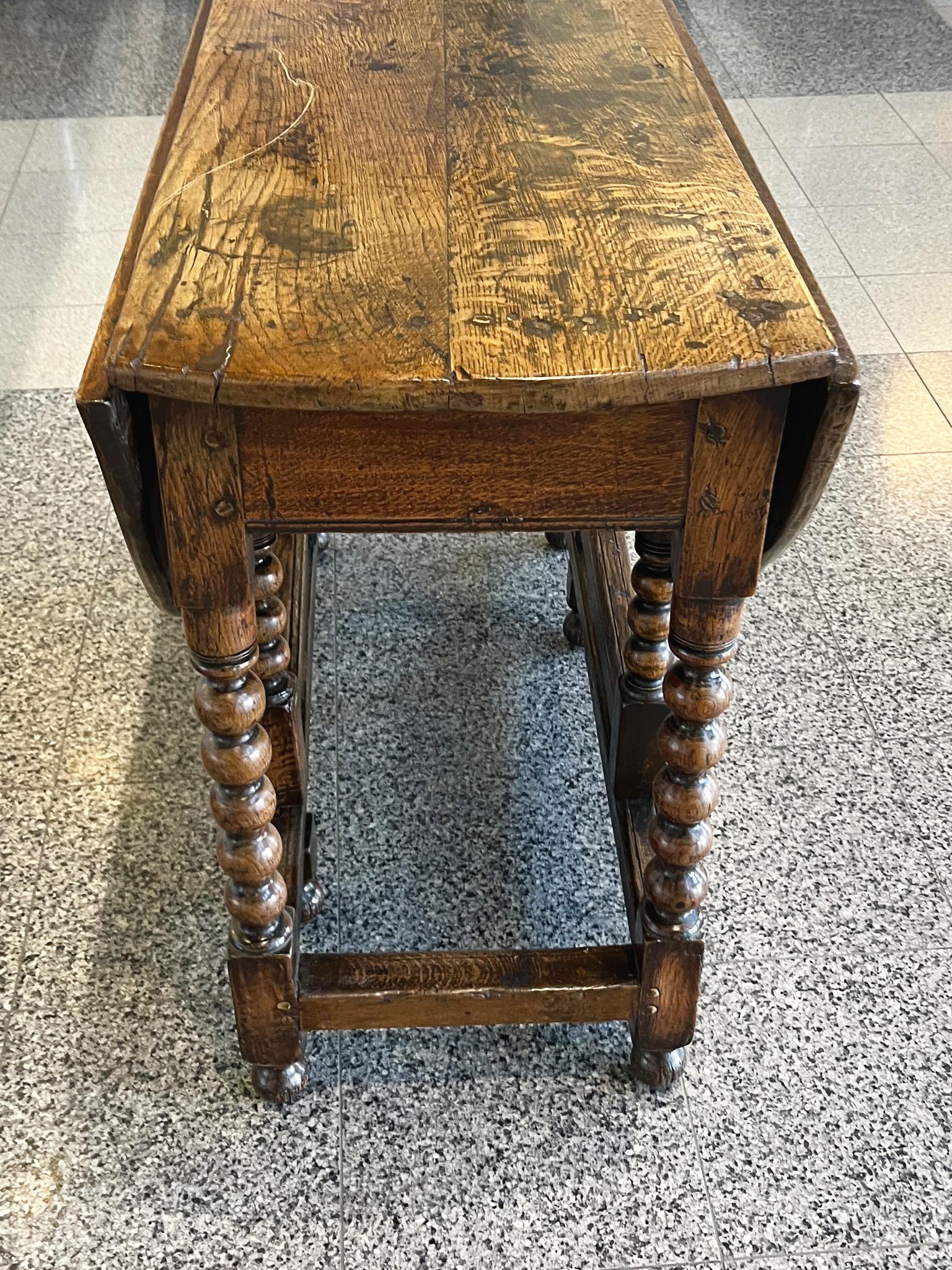 William & Mary Gate Leg-Tisch aus Eichenholz (17. Jahrhundert) im Angebot