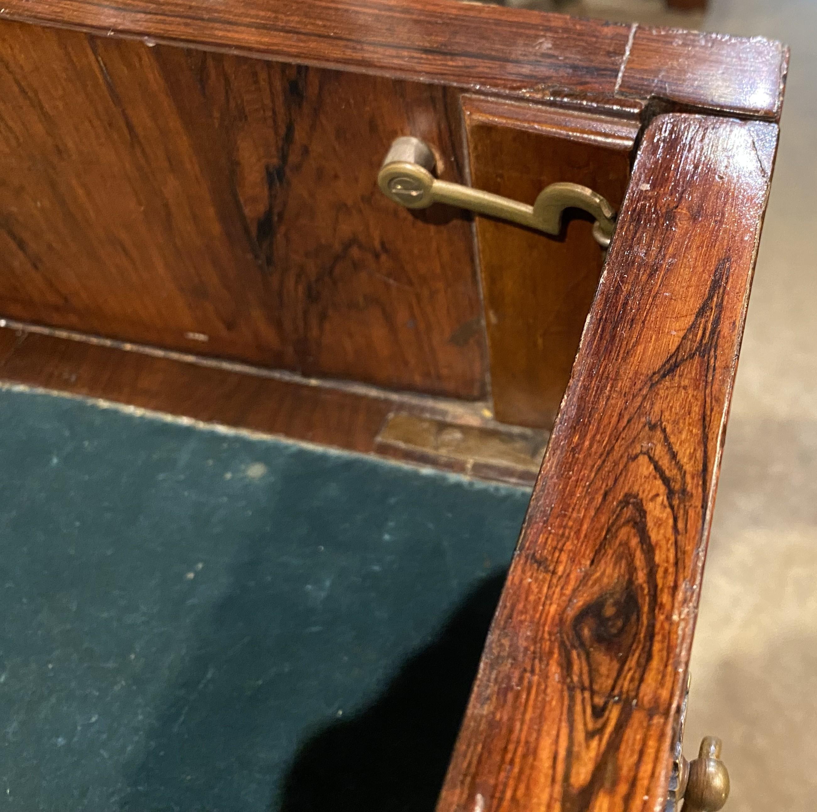 William & Mary Bureau à genouillère en placage d'huître à la manière de Thomas Pistor en vente 2