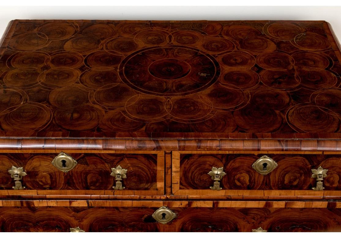 William & Mary Oyster Veneered Walnut Chest Of Drawers - Circa 1680-1710 For Sale 5