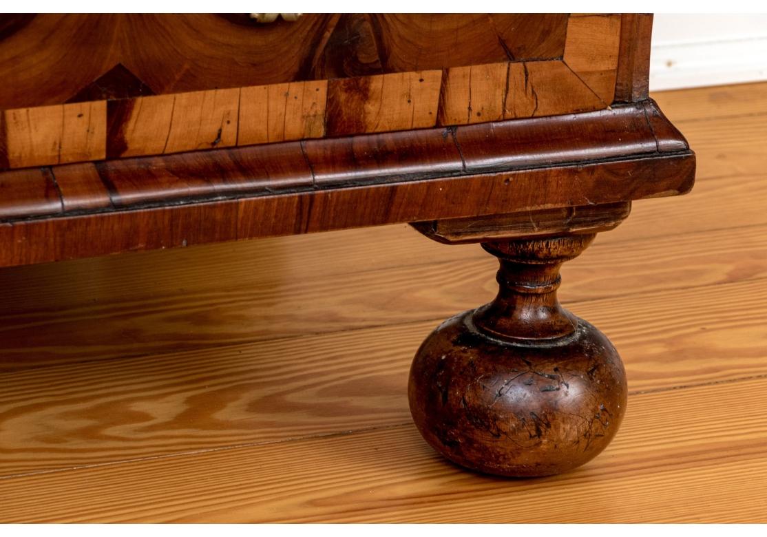 William and Mary William & Mary Oyster Veneered Walnut Chest Of Drawers - Circa 1680-1710 For Sale