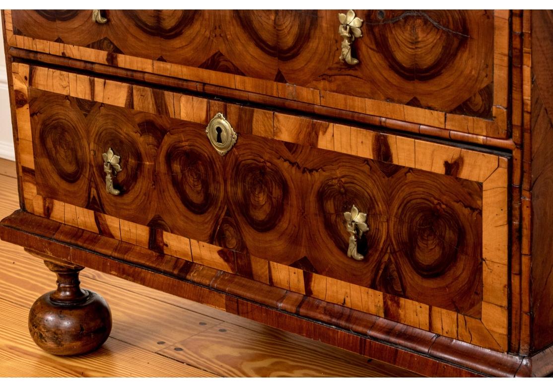 18th Century and Earlier William & Mary Oyster Veneered Walnut Chest Of Drawers - Circa 1680-1710 For Sale