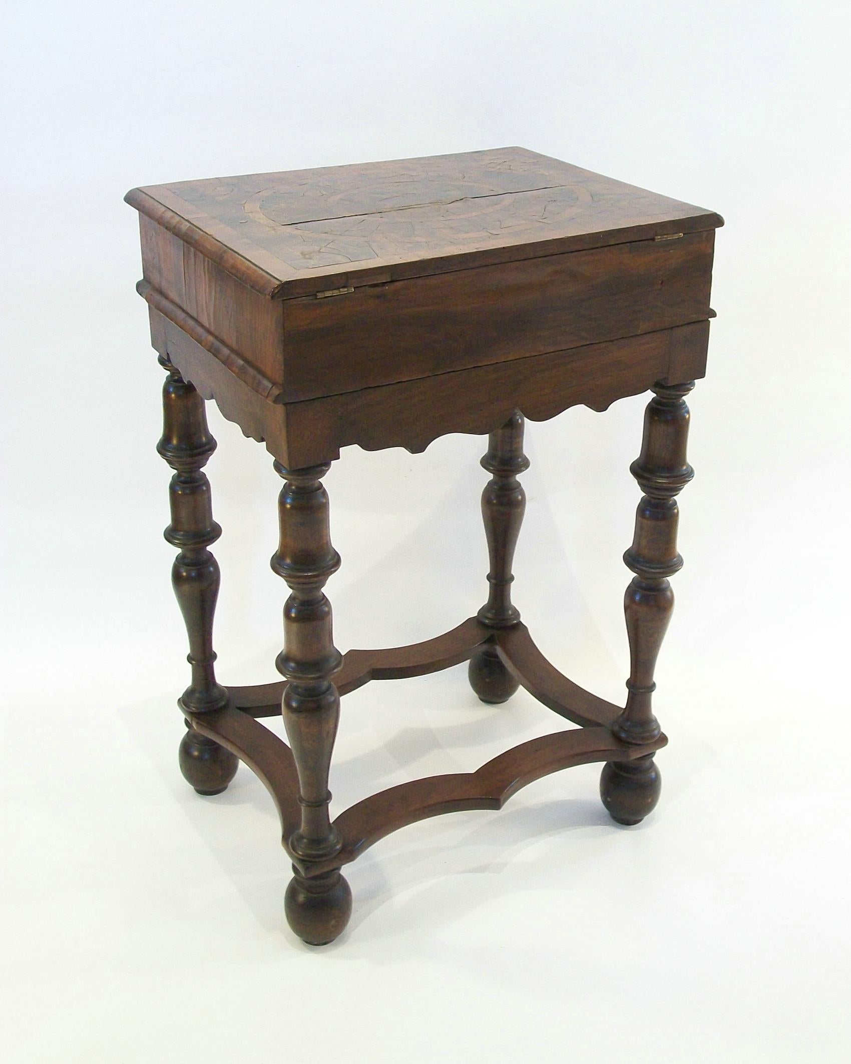 William & Mary Oyster Veneered Walnut Glove Box on Stand - U.K. - Circa 1690 For Sale 2