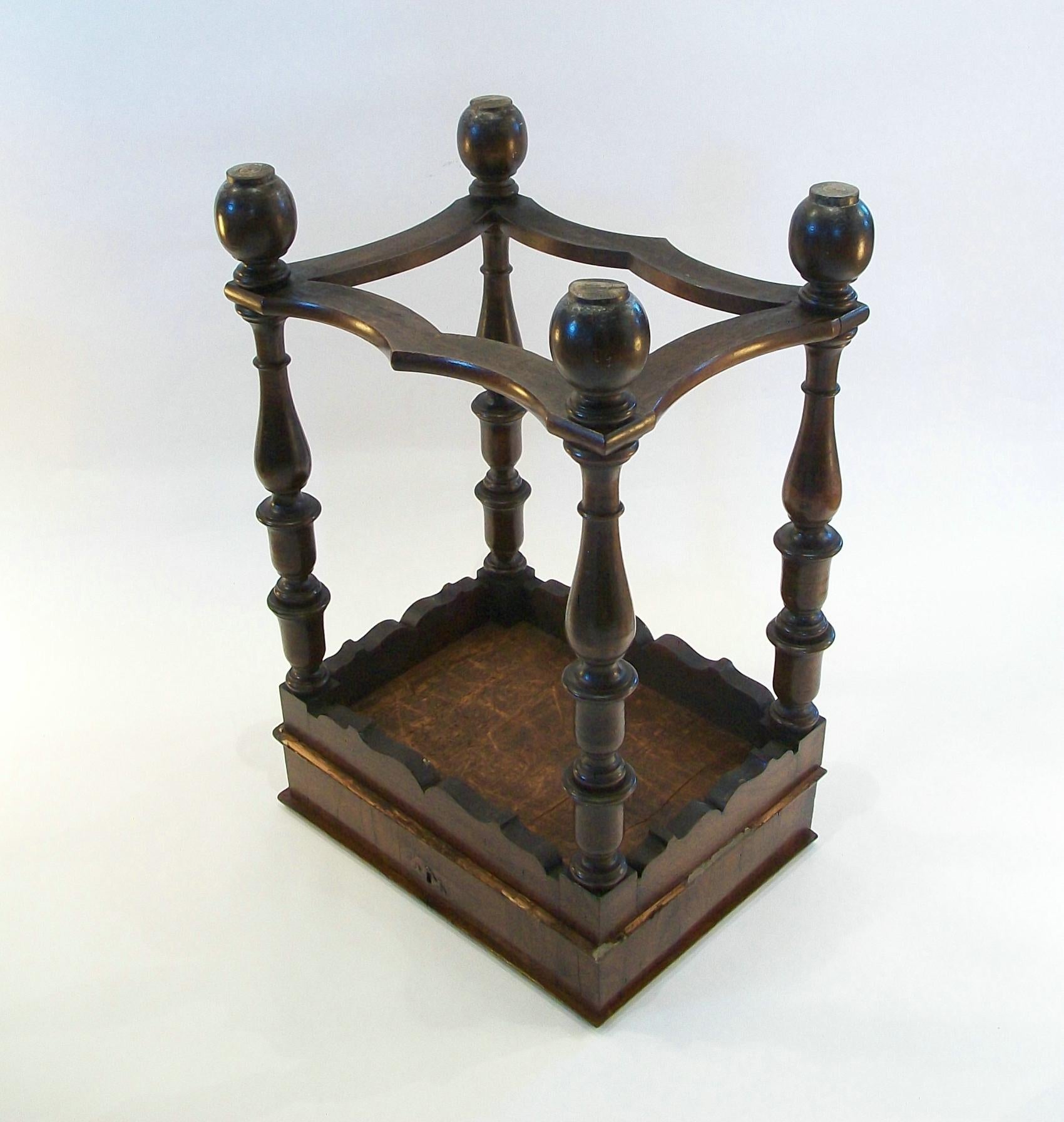 William & Mary Oyster Veneered Walnut Glove Box on Stand - U.K. - Circa 1690 For Sale 7