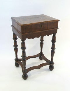 William & Mary Handschuhfach aus austernfurniertem Nussbaumholz auf Stand - CIRCA 1690