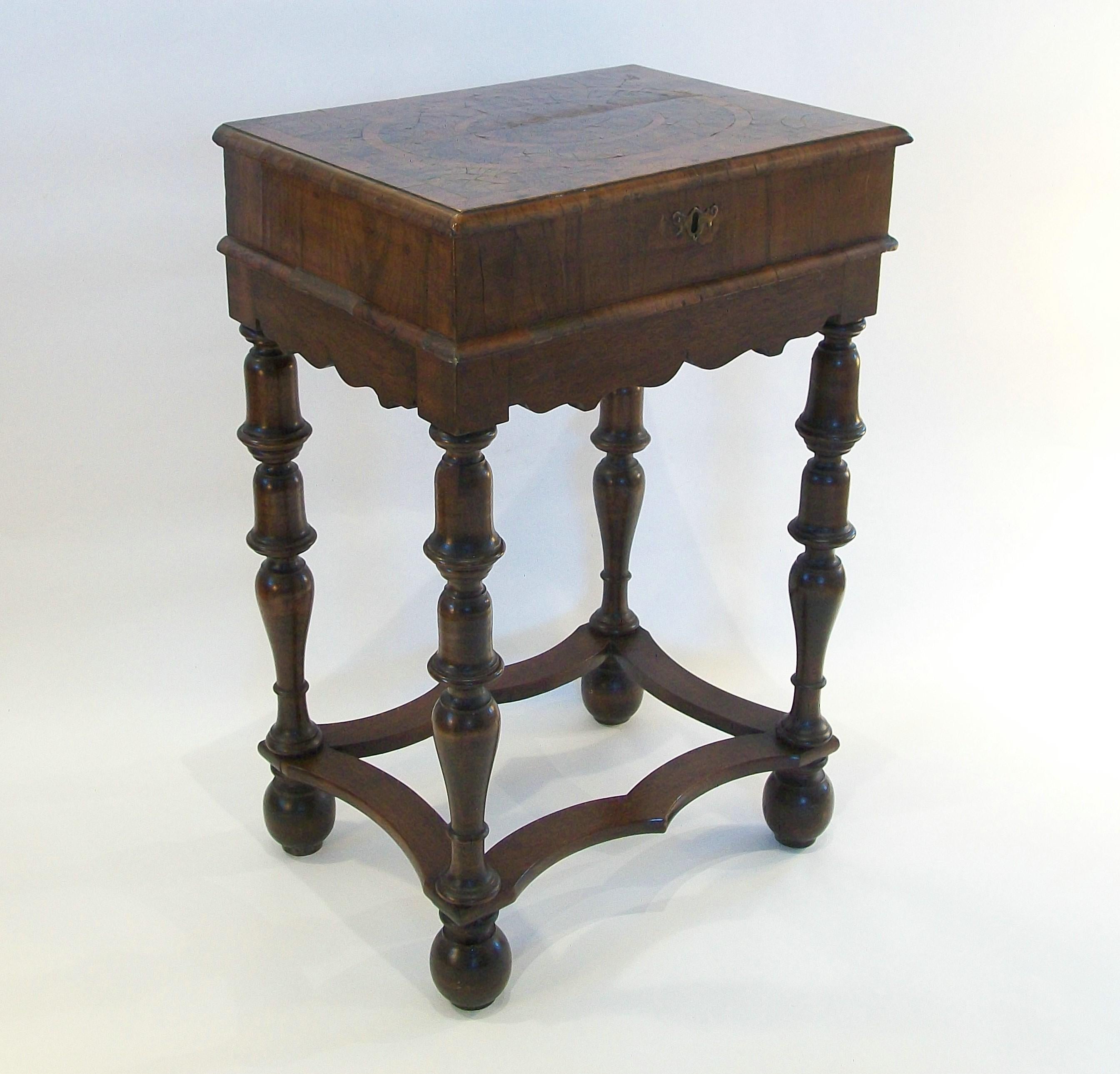 William and Mary William & Mary Oyster Veneered Walnut Glove Box on Stand - U.K. - Circa 1690 For Sale
