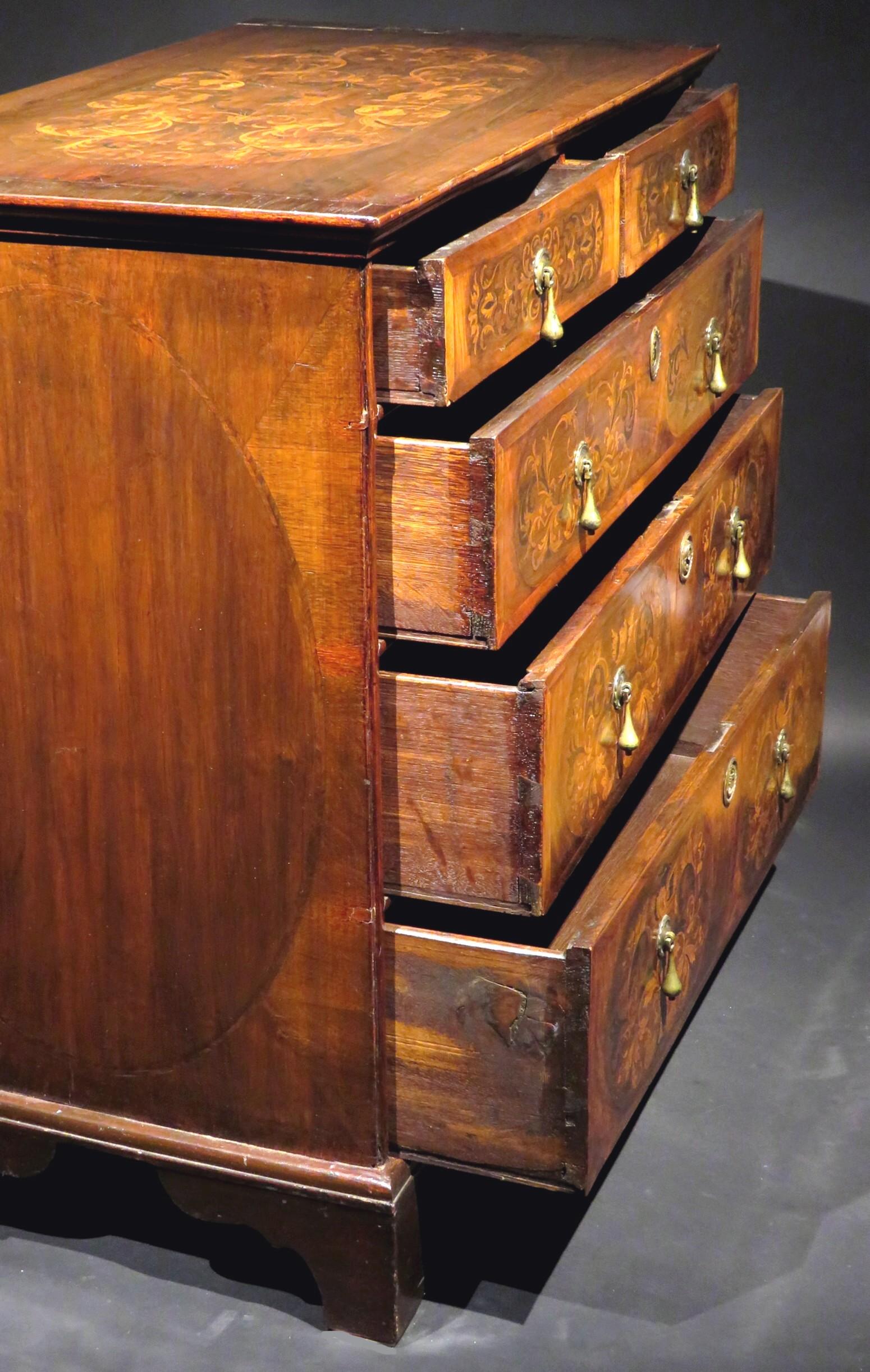 Fine William & Mary Period Inlaid Walnut Chest of Drawers, England Circa 1700 In Good Condition In Ottawa, Ontario