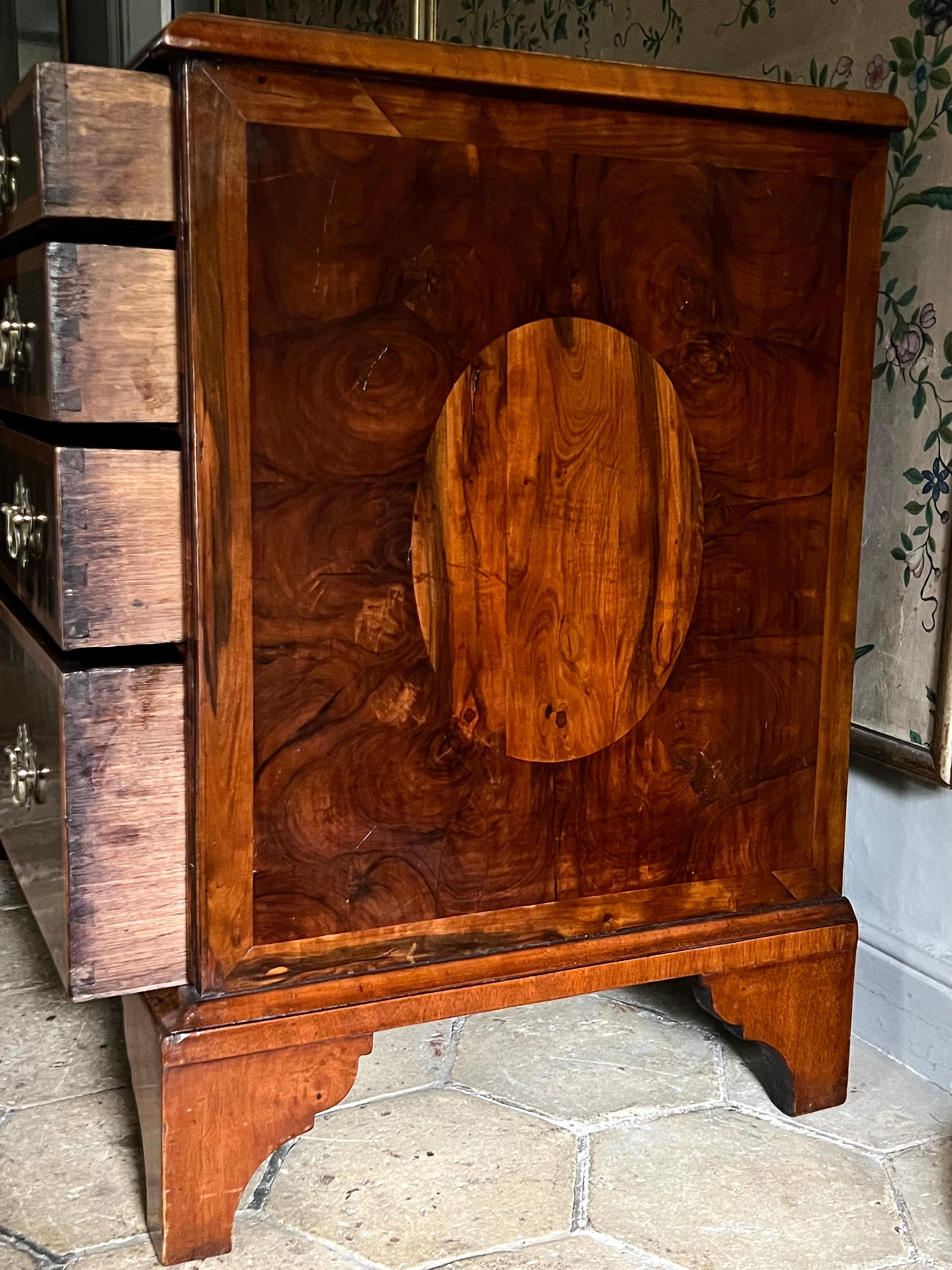 William & Mary Period Oyster Laburnum and Walnut Chest In Good Condition For Sale In Lymington, GB