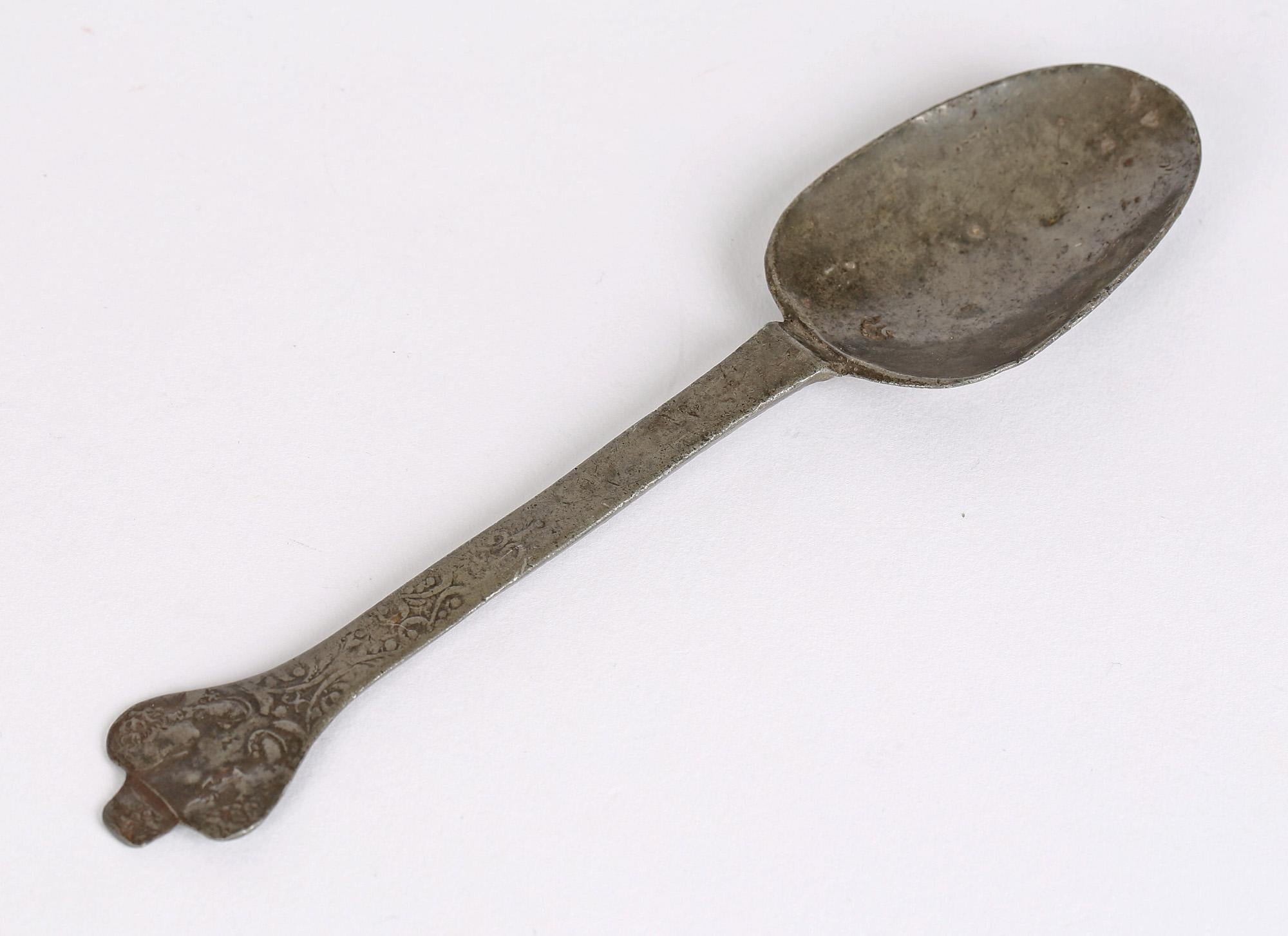 18th Century and Earlier William & Mary Rare Pewter Trefid Spoon with Portraits, Circa 1690 For Sale