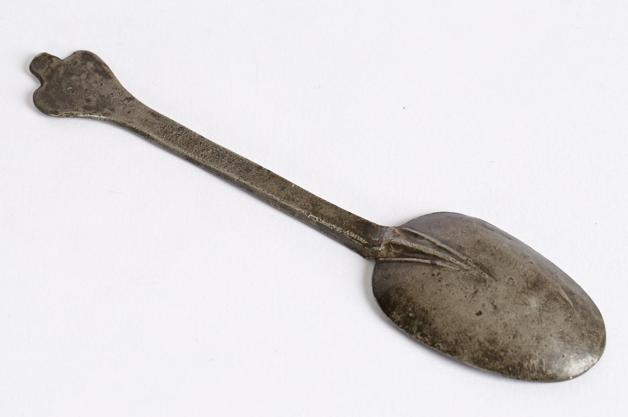William & Mary Rare Pewter Trefid Spoon with Portraits, Circa 1690 For Sale 1