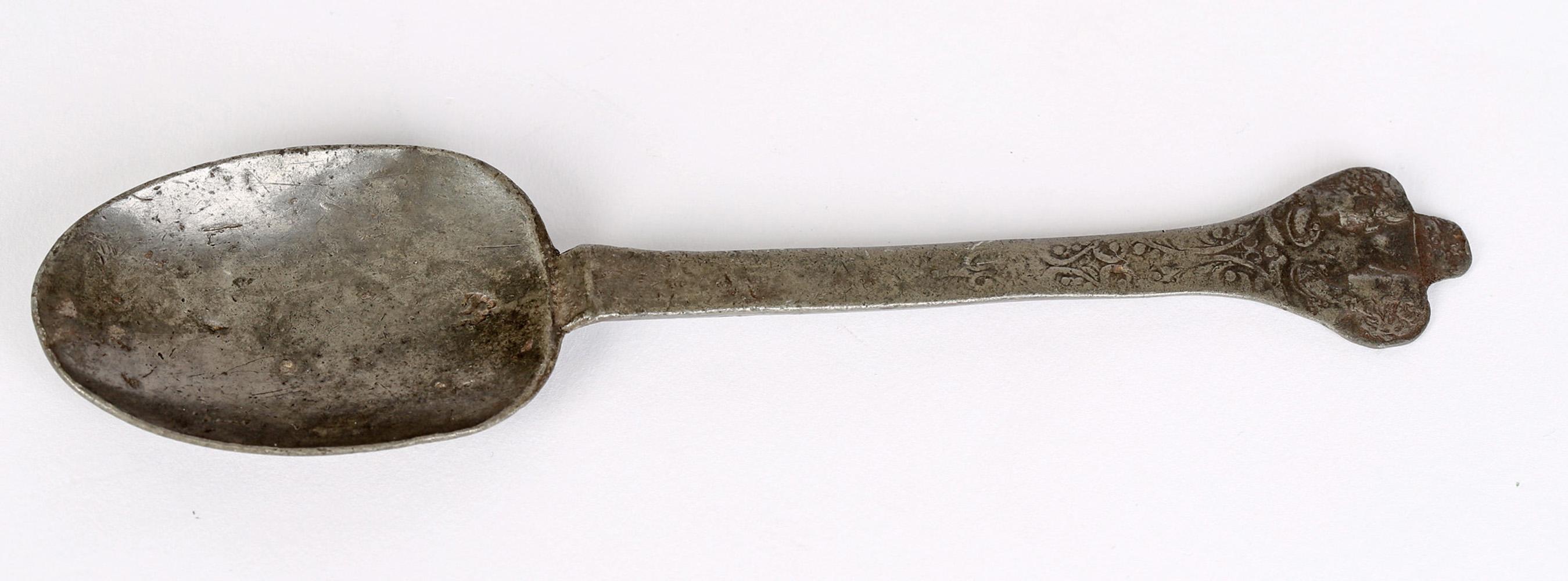William & Mary Rare Pewter Trefid Spoon with Portraits, Circa 1690 For Sale 2
