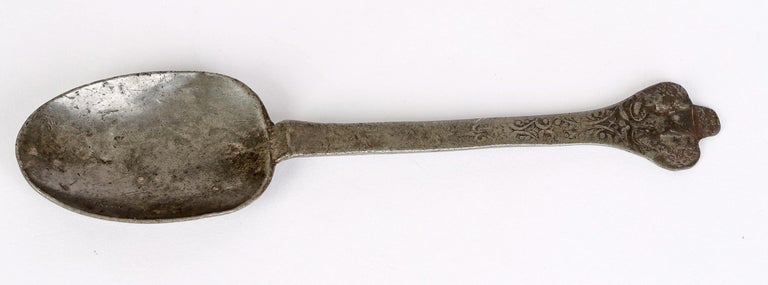 https://a.1stdibscdn.com/william-mary-rare-pewter-trefid-spoon-with-portraits-circa-1690-for-sale-picture-12/f_13282/f_267859721641466595584/i09_master.jpg?width=768