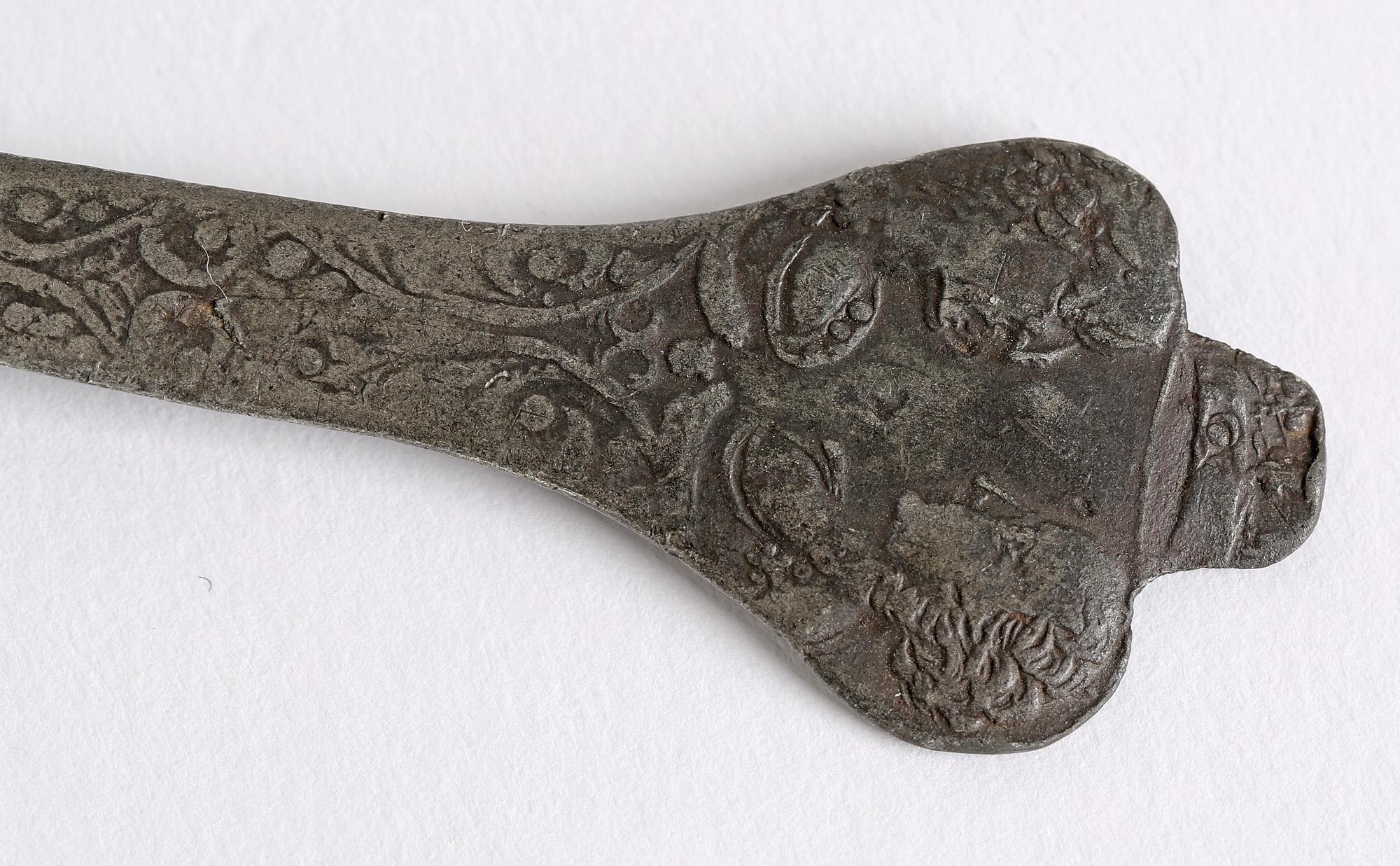William and Mary William & Mary Rare Pewter Trefid Spoon with Portraits, Circa 1690 For Sale