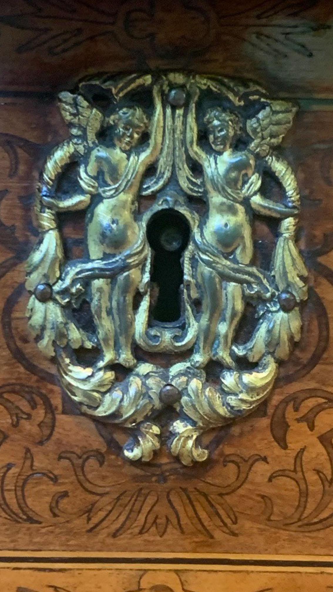 William & Mary Armadio intarsiato con alghe marine di Gerrit Jensen (c. 1634-1715) In condizioni buone in vendita a Rio De Janeiro, BR
