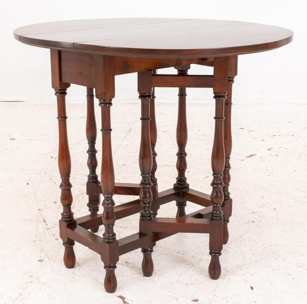 William & Mary Style Mahogany Drop Leaf Low Table In Good Condition In New York, NY