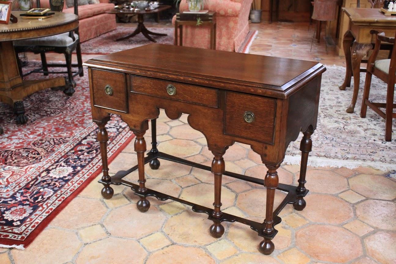 British William & Mary Style Side Table For Sale