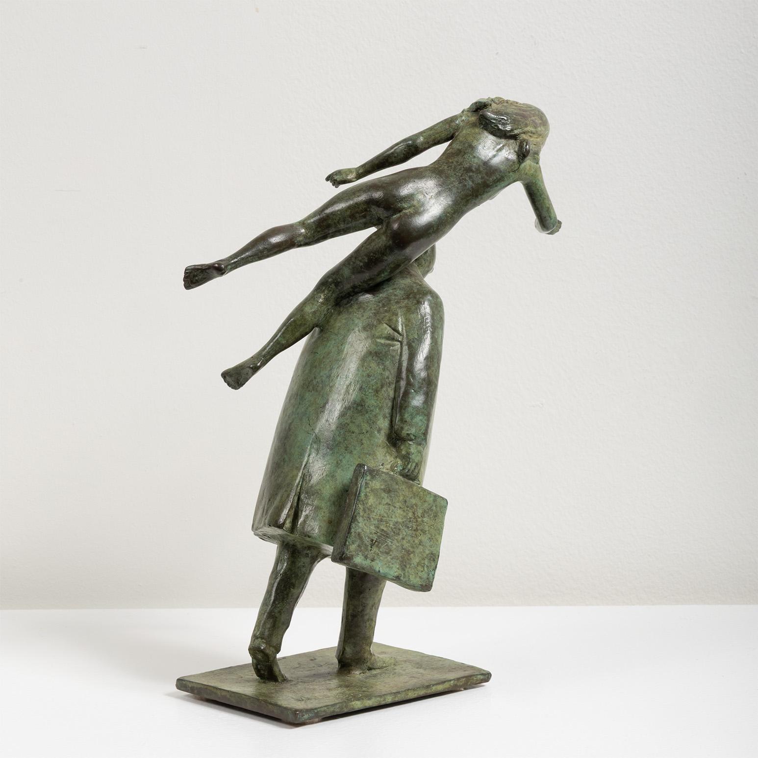 L'uomo con la musa - Figurative Sculpture Oro di William McElcheran