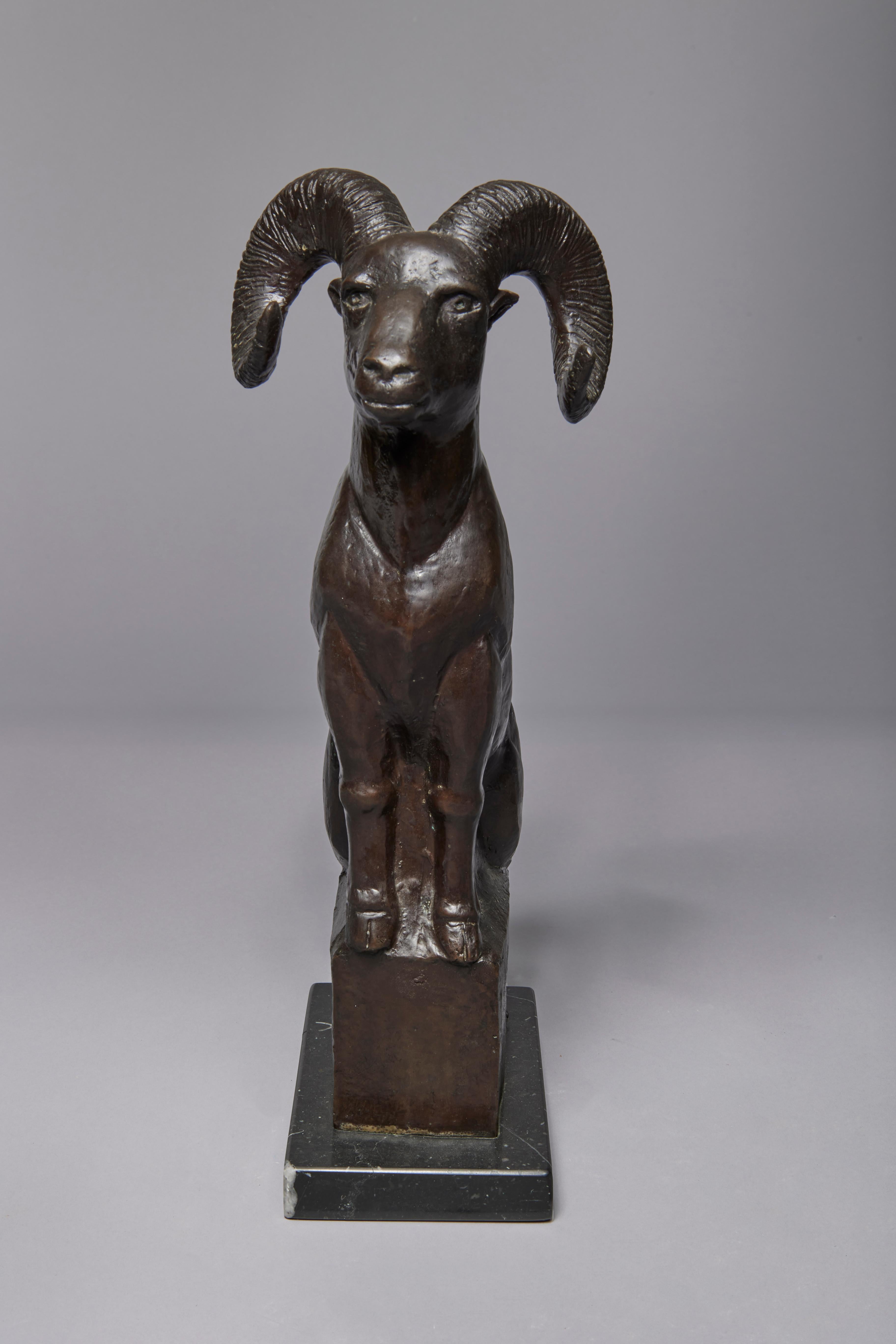 Capra di montagna, scultura in bronzo di animale del XX secolo, artista della scuola di Cleveland - Sculpture di William McVey